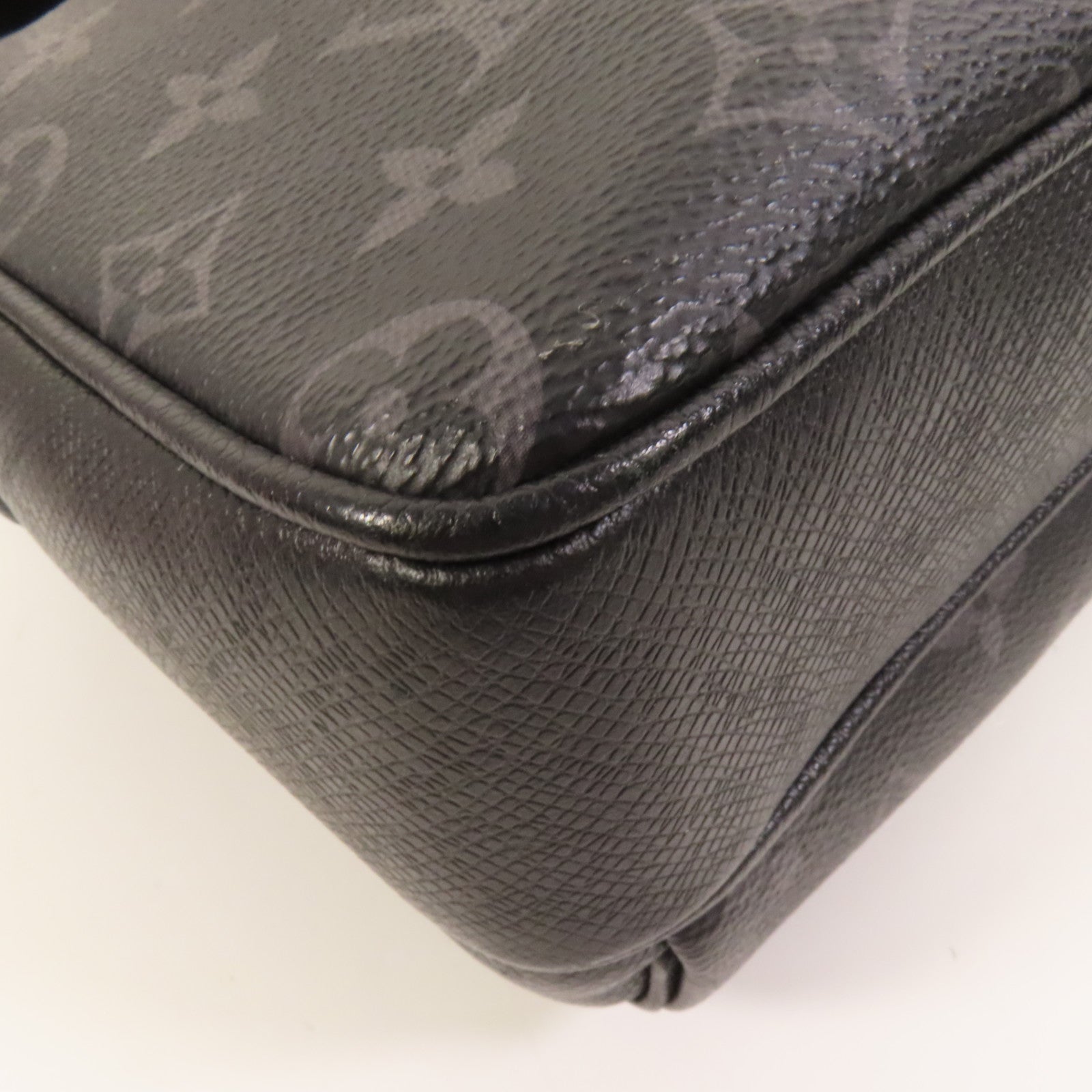 LOUIS VUITTON 【激減優惠】Monogram Eclipse/Taiga Outdoor Messenger銀扣肩背袋