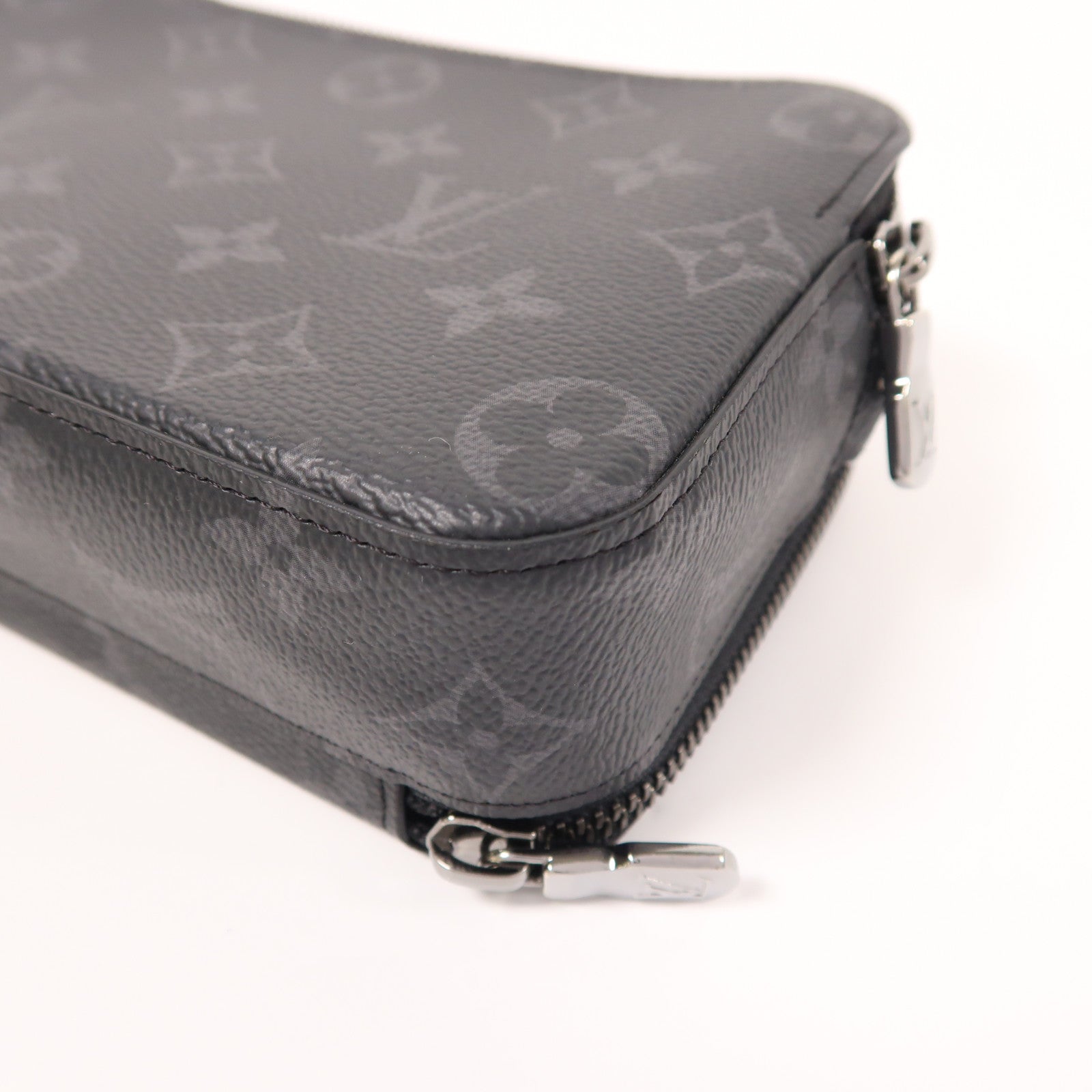 LOUIS VUITTON Monogram Eclipse Alpha Wearable銀扣肩背袋