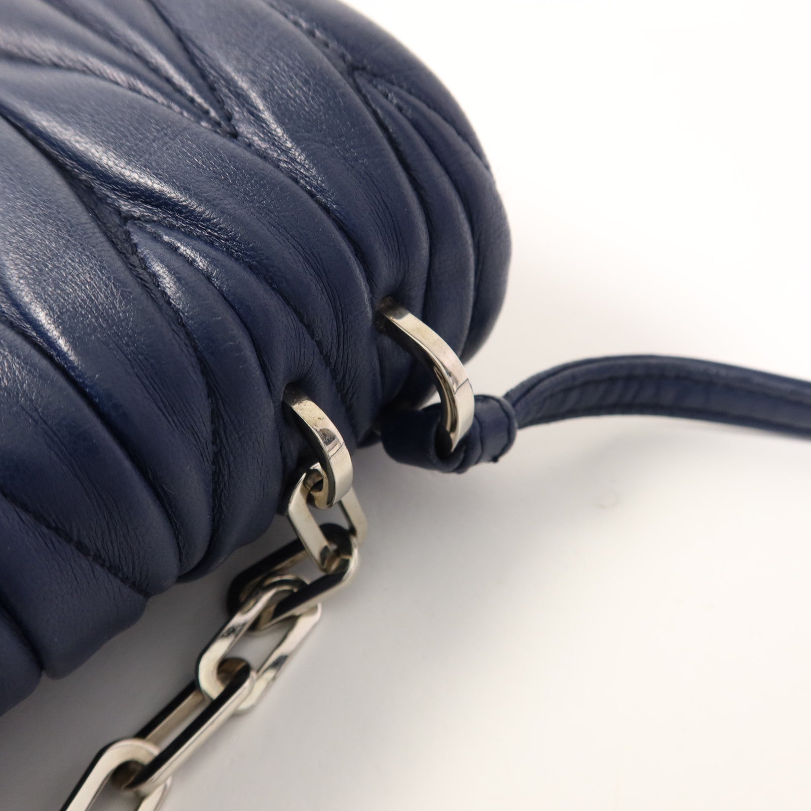 Miu Miu 羊皮皮革Chain Mini Bag銀扣肩背袋