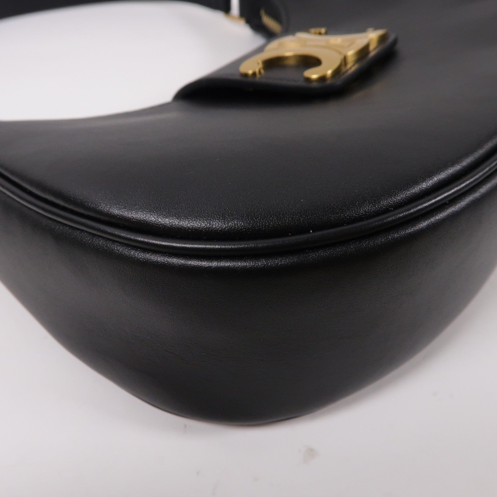 CELINE 牛皮皮革Medium Ava Triomphe金扣肩背袋黑色