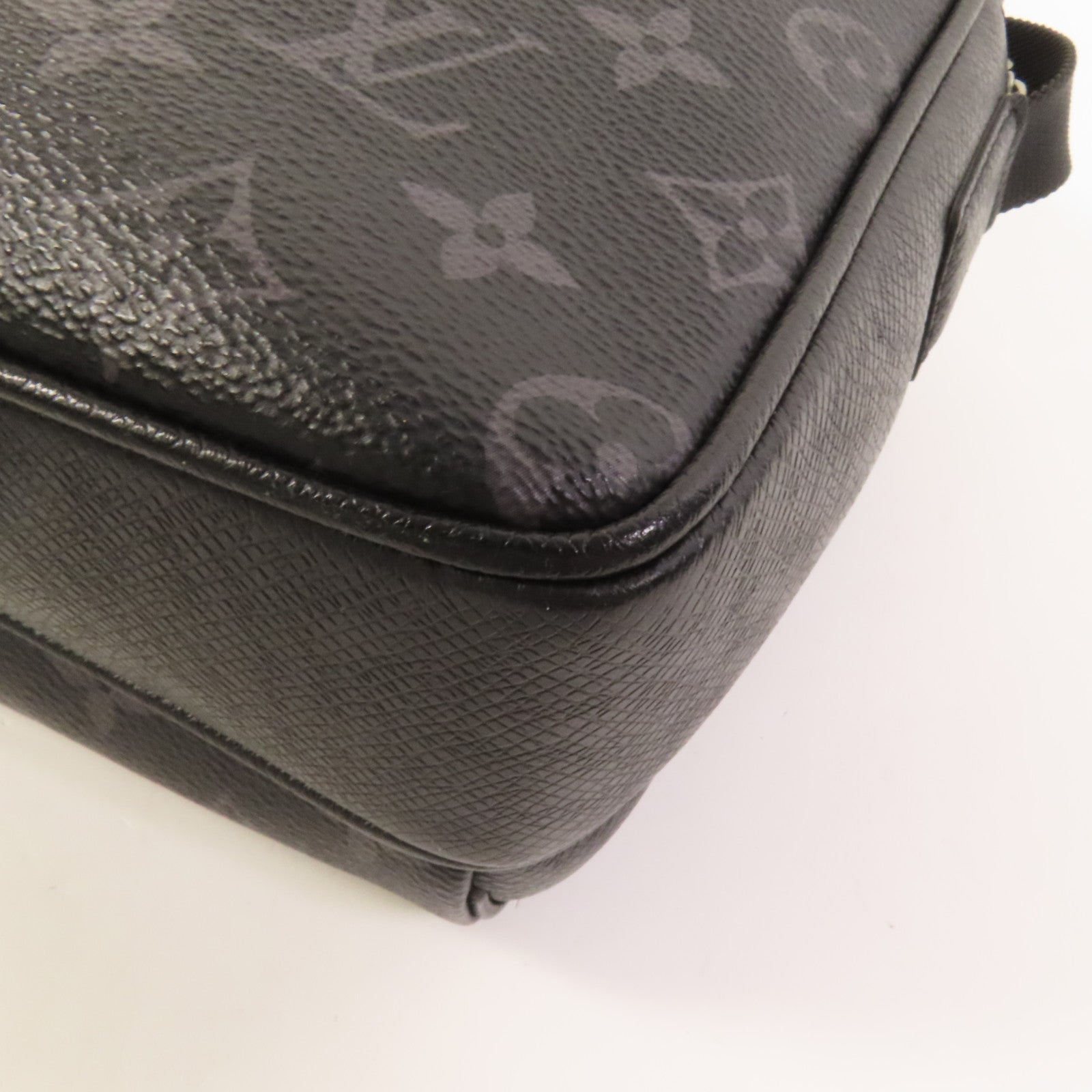 LOUIS VUITTON 【激減優惠】Monogram Eclipse/Taiga Outdoor Messenger銀扣肩背袋