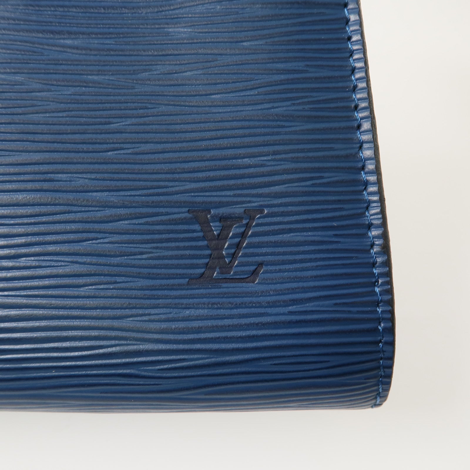 LOUIS VUITTON Epi Pochette Accessoires Pouch金扣手挽袋藍色