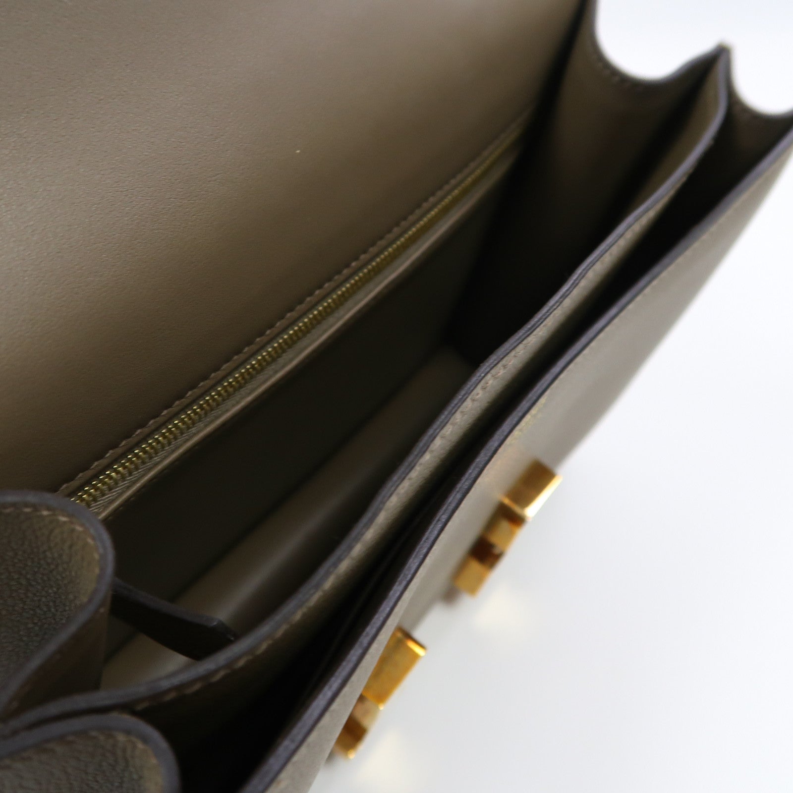 HERMES Evercolor皮革Constance 24金扣肩背袋Origan