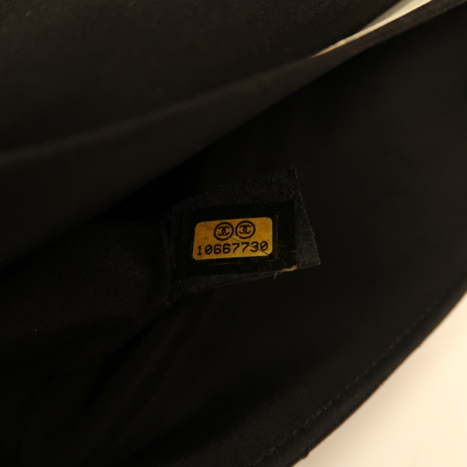 CHANEL 絲質Chain Shoulder金扣鏈帶肩背袋黑色