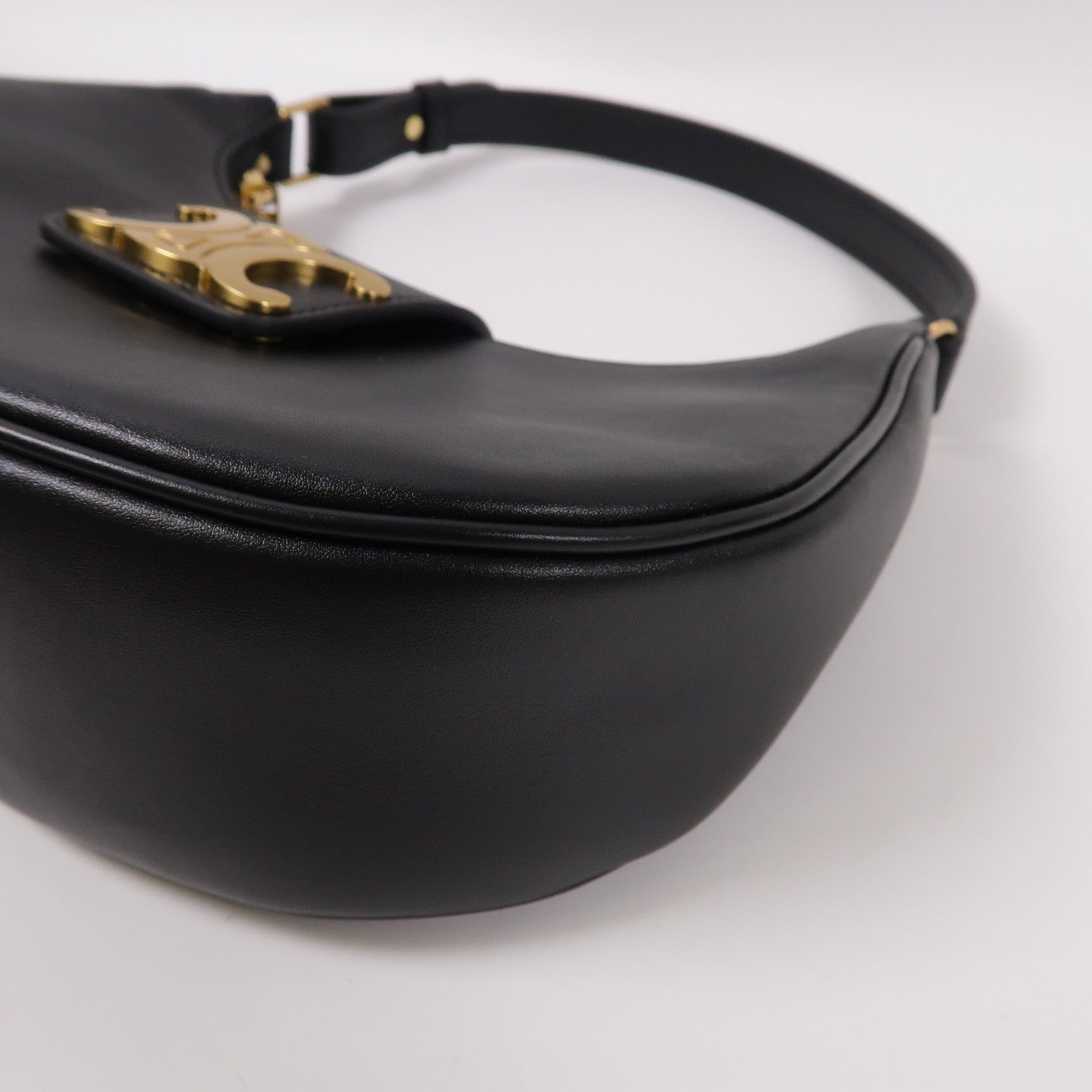 CELINE 牛皮皮革Medium Ava Triomphe金扣肩背袋黑色