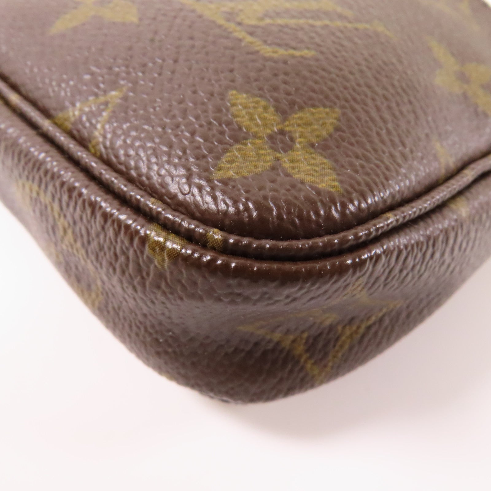 LOUIS VUITTON Monogram Pochette Accessories金扣手挽袋啡色