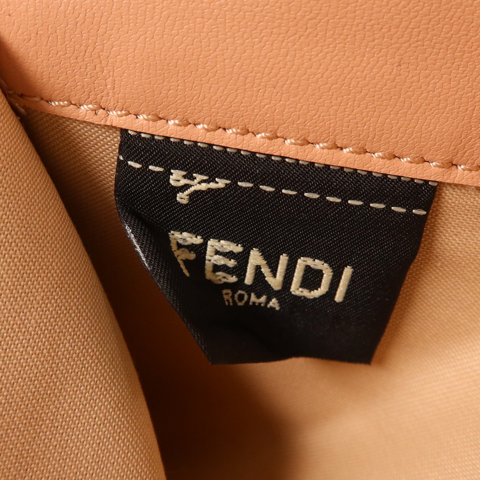 FENDI 羊皮皮革Baguette Continental Wallet金扣長錢包