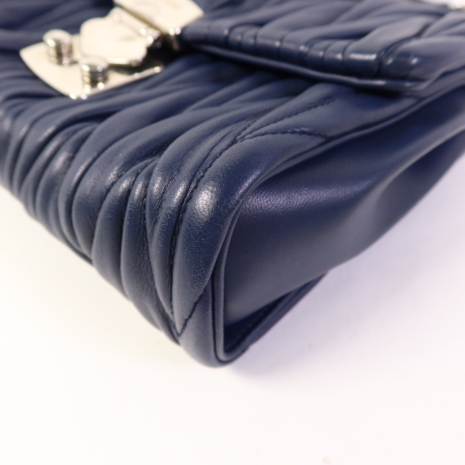 Miu Miu 羊皮皮革Chain Mini Bag銀扣肩背袋