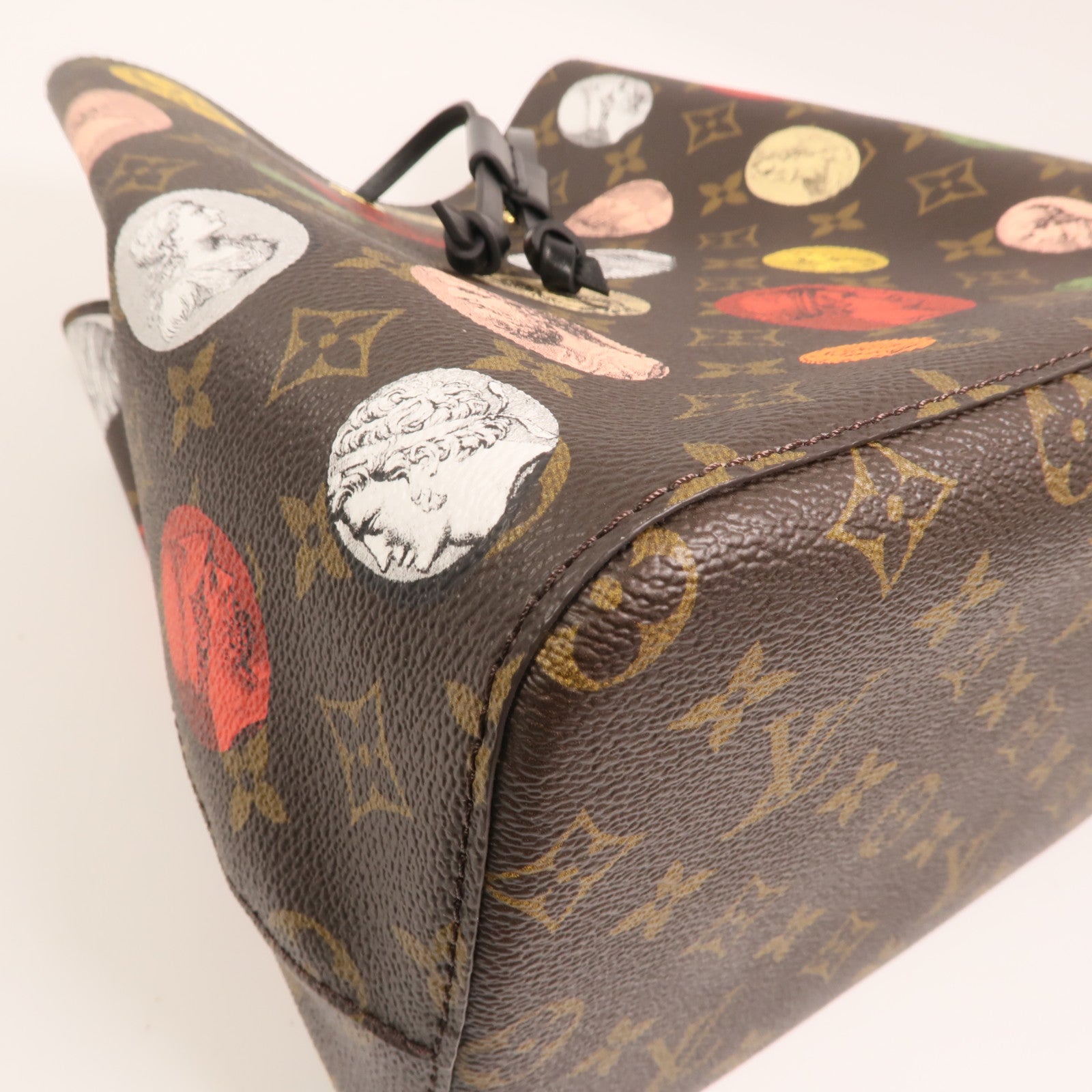 LOUIS VUITTON Monogram Cameo Fornasetti NeoNoe MM金扣肩背袋