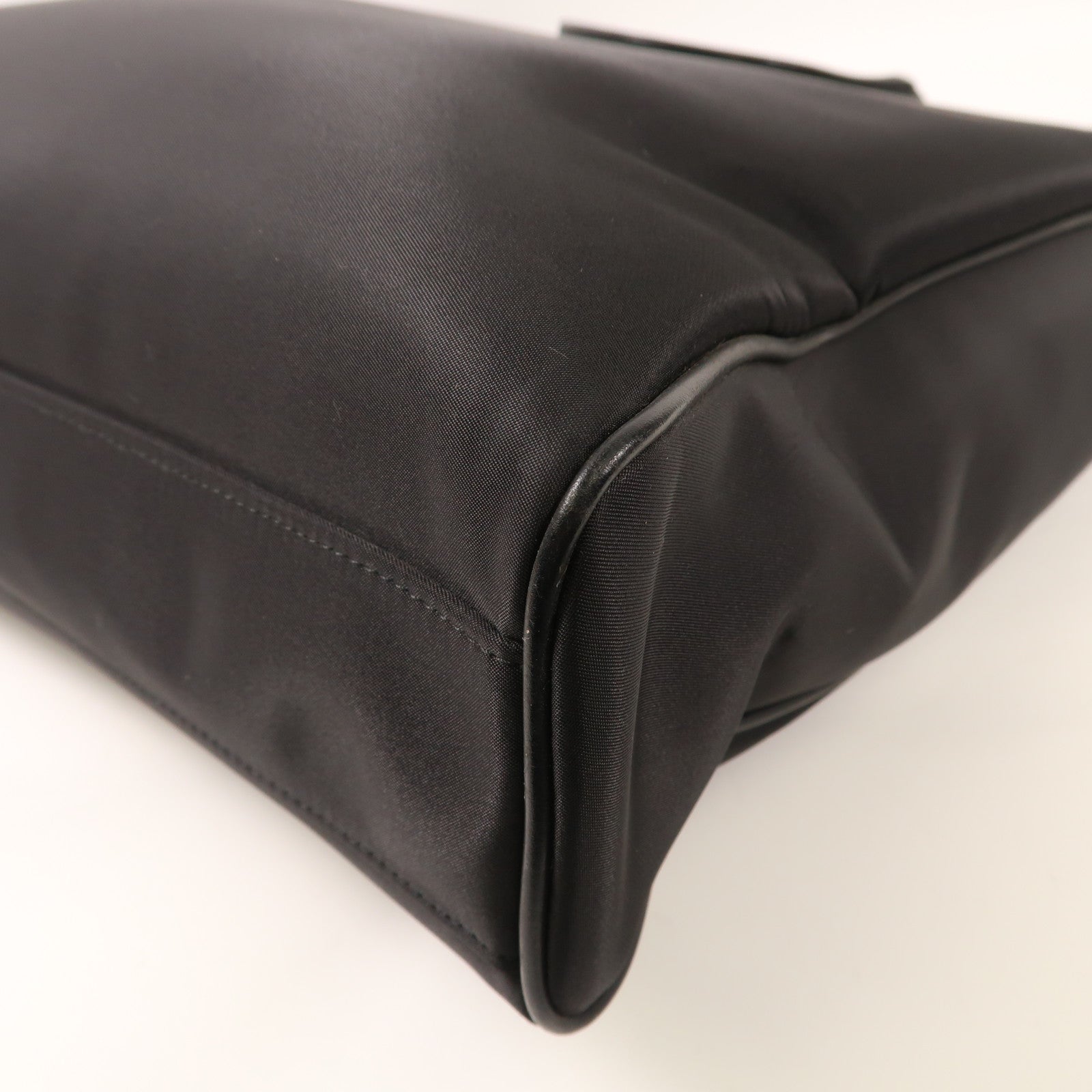 BURBERRY 尼龍Hand Bag銀扣手挽袋