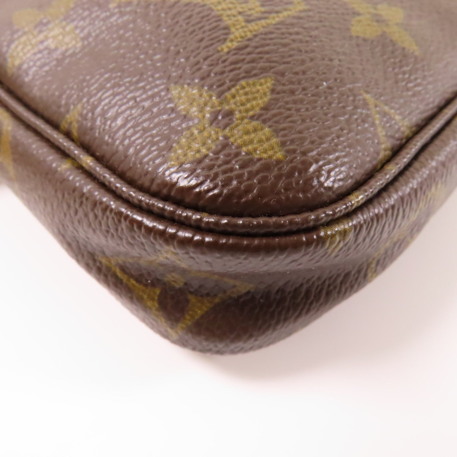LOUIS VUITTON Monogram Pochette Accessories金扣手挽袋啡色