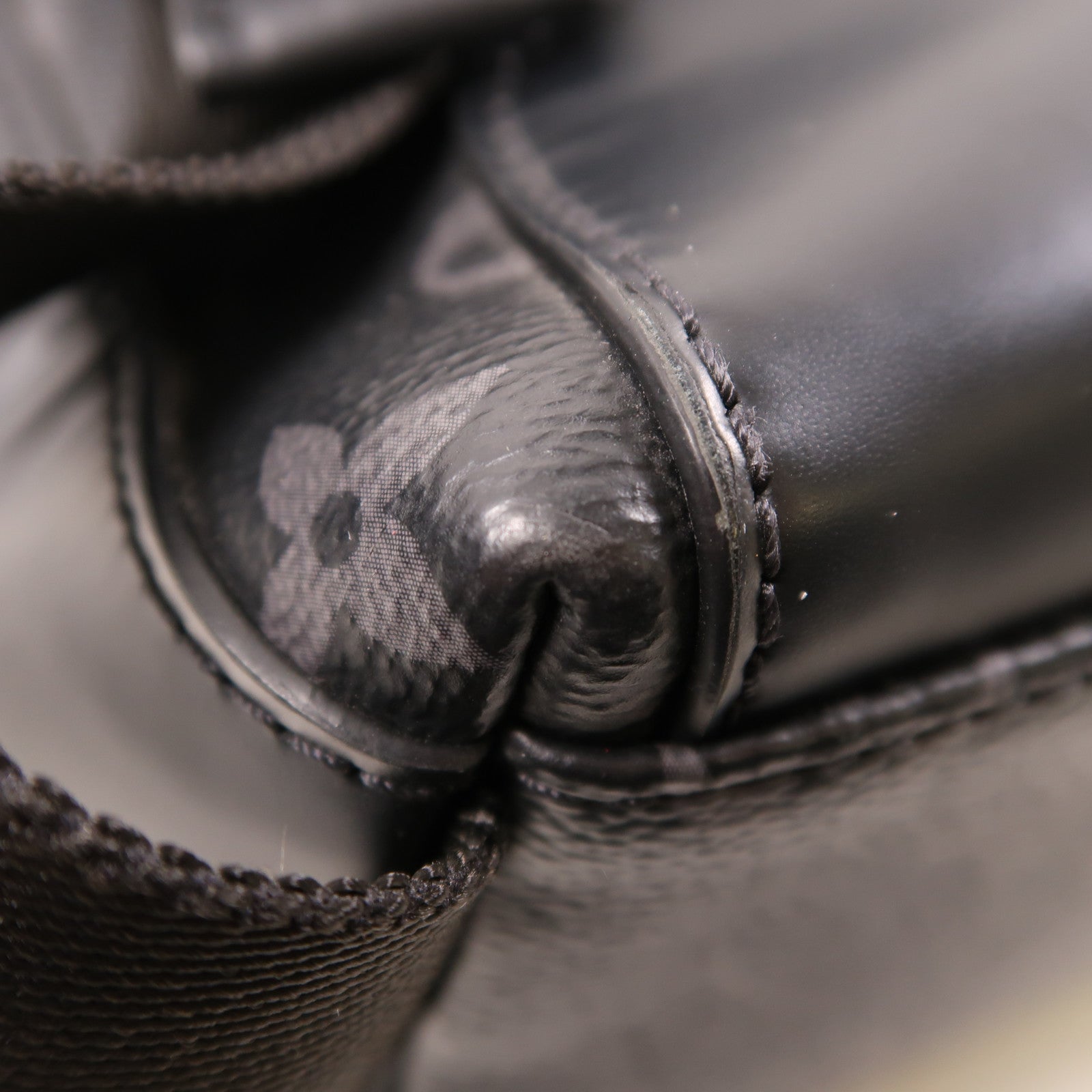 LOUIS VUITTON Monogram Eclipse Messenger PM Voyager銀扣肩背袋黑色