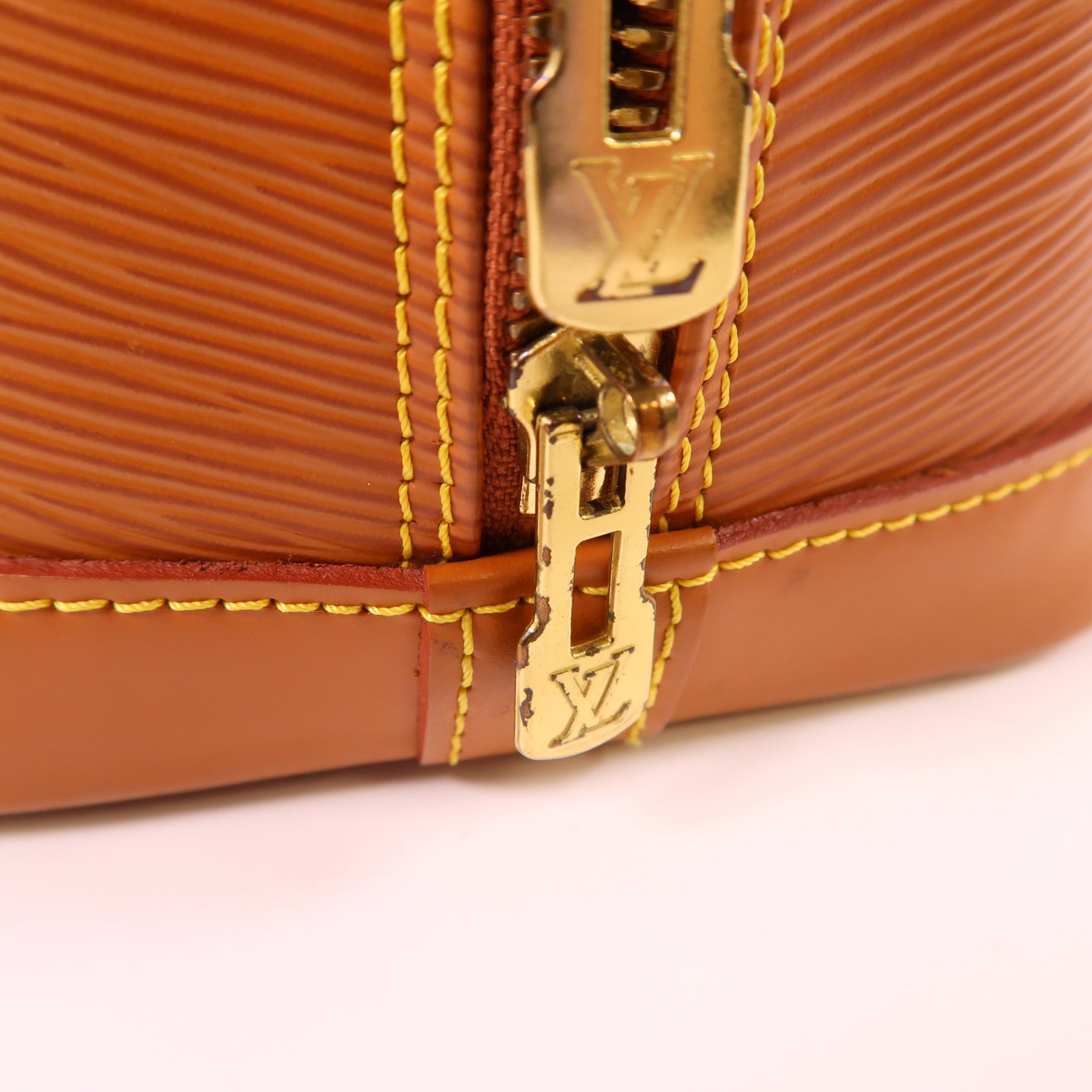 LOUIS VUITTON Epi Alma金扣手挽袋