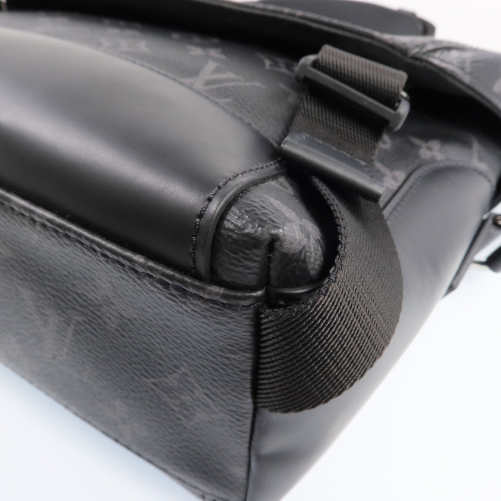 LOUIS VUITTON Monogram Eclipse Messenger PM Voyager銀扣肩背袋