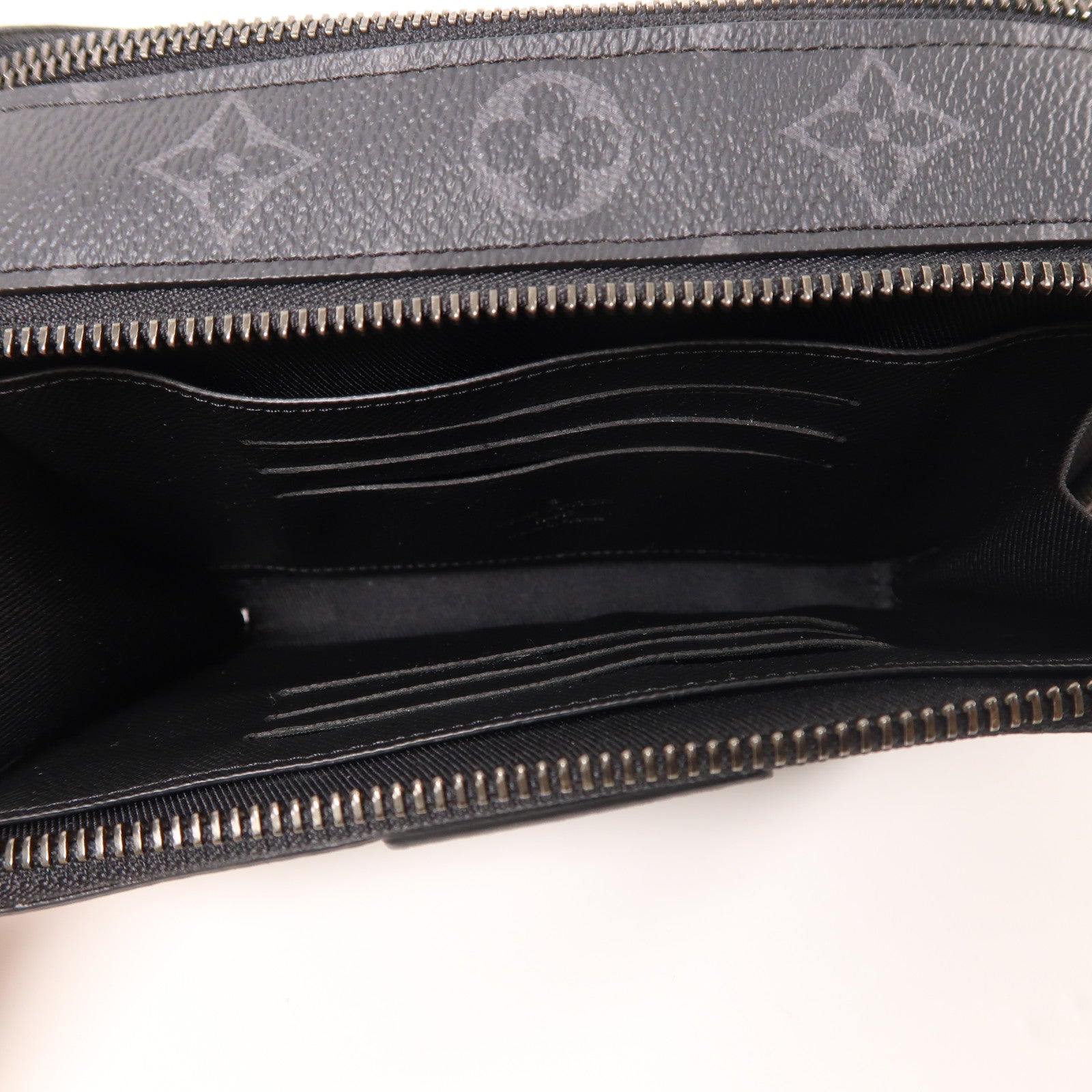 LOUIS VUITTON Monogram Eclipse Alpha Wearable銀扣肩背袋