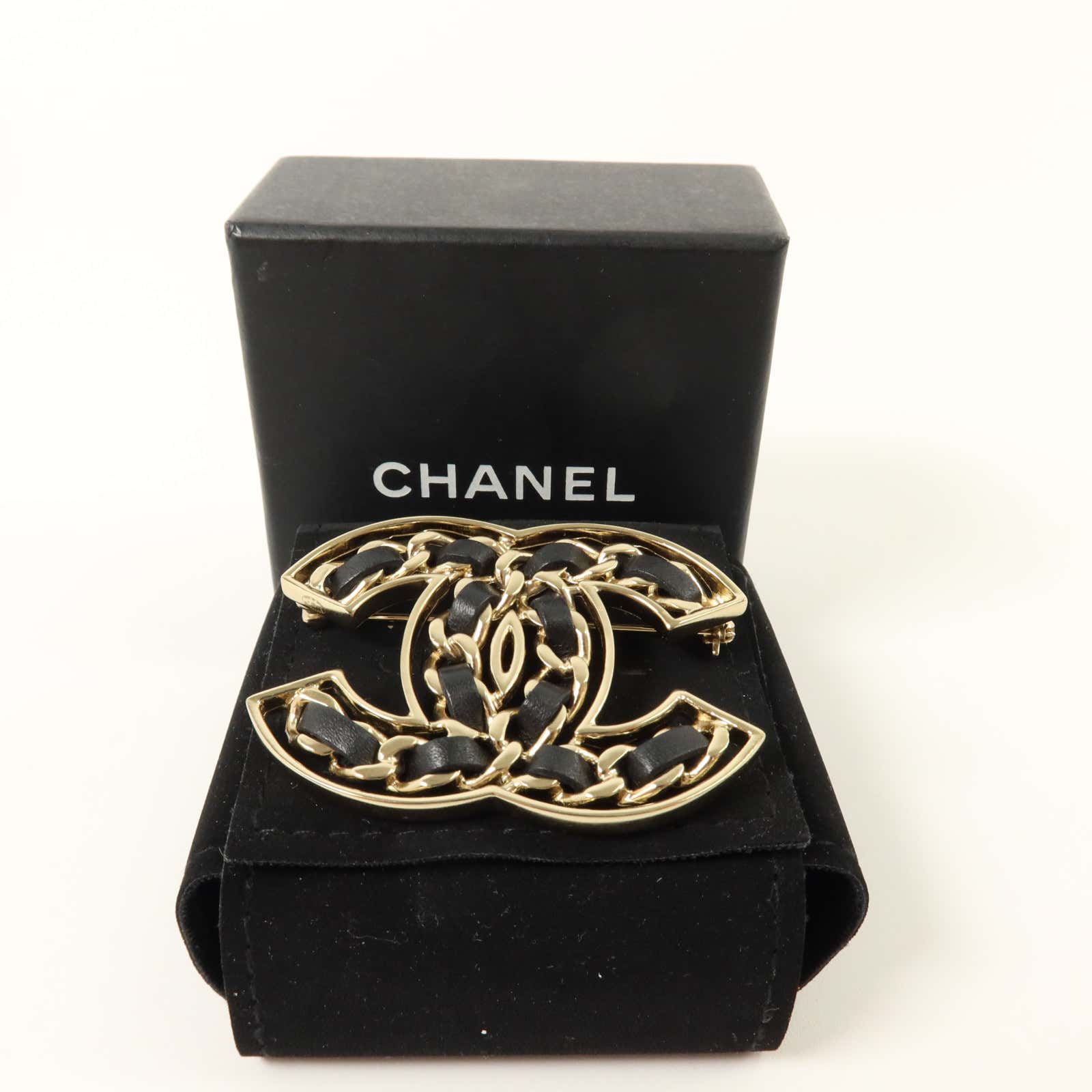 CHANEL 金屬/羊皮皮革Brooch金扣胸針