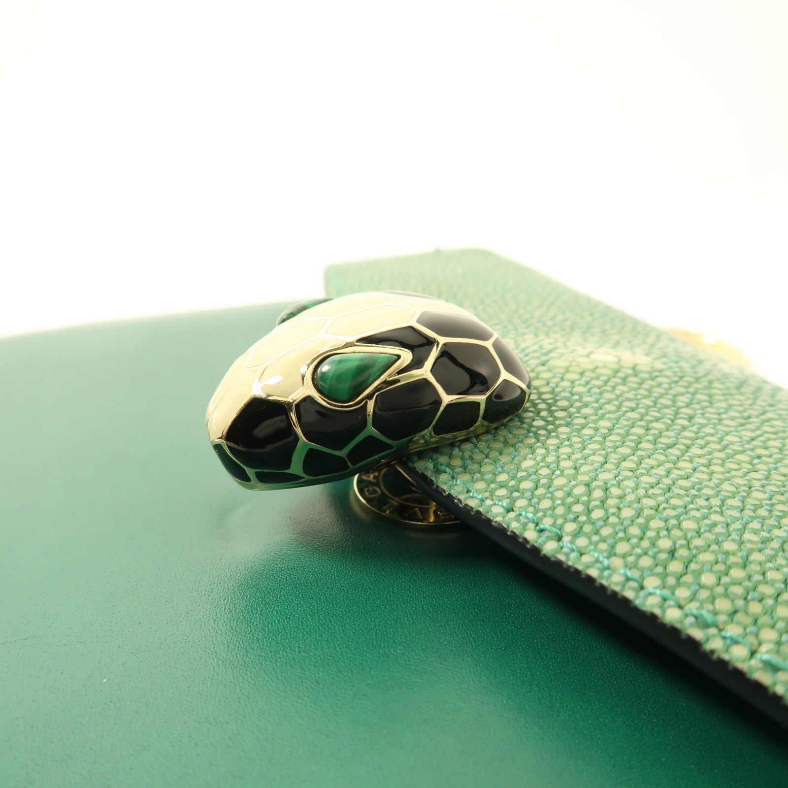 BVLGARI 魔鬼鱼皮革Serpenti Forever Bag金扣鏈帶肩背袋