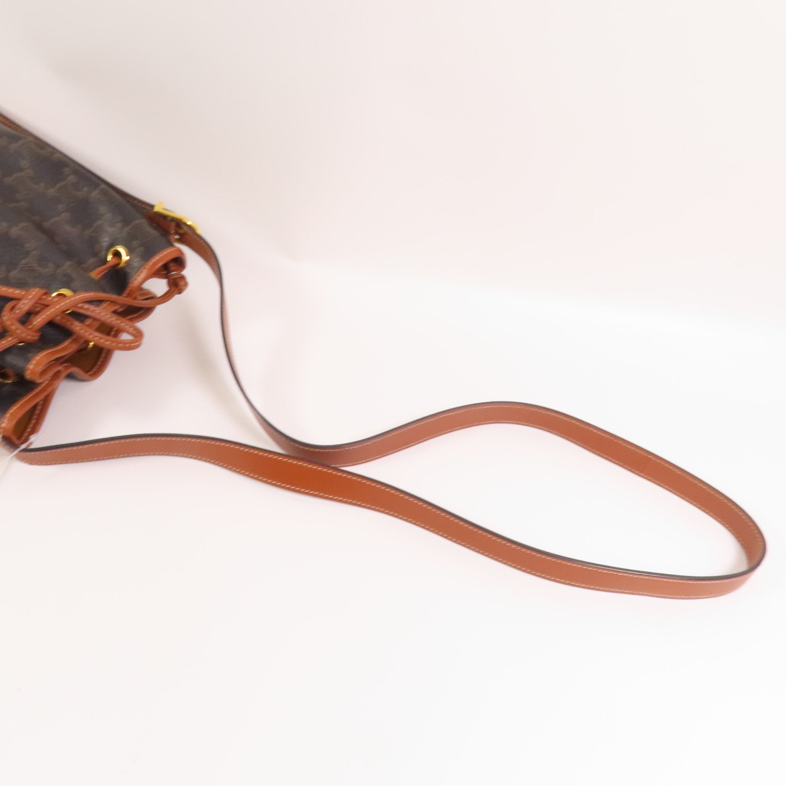 CELINE Triomphe帆布Bucket Bag金扣肩背袋
