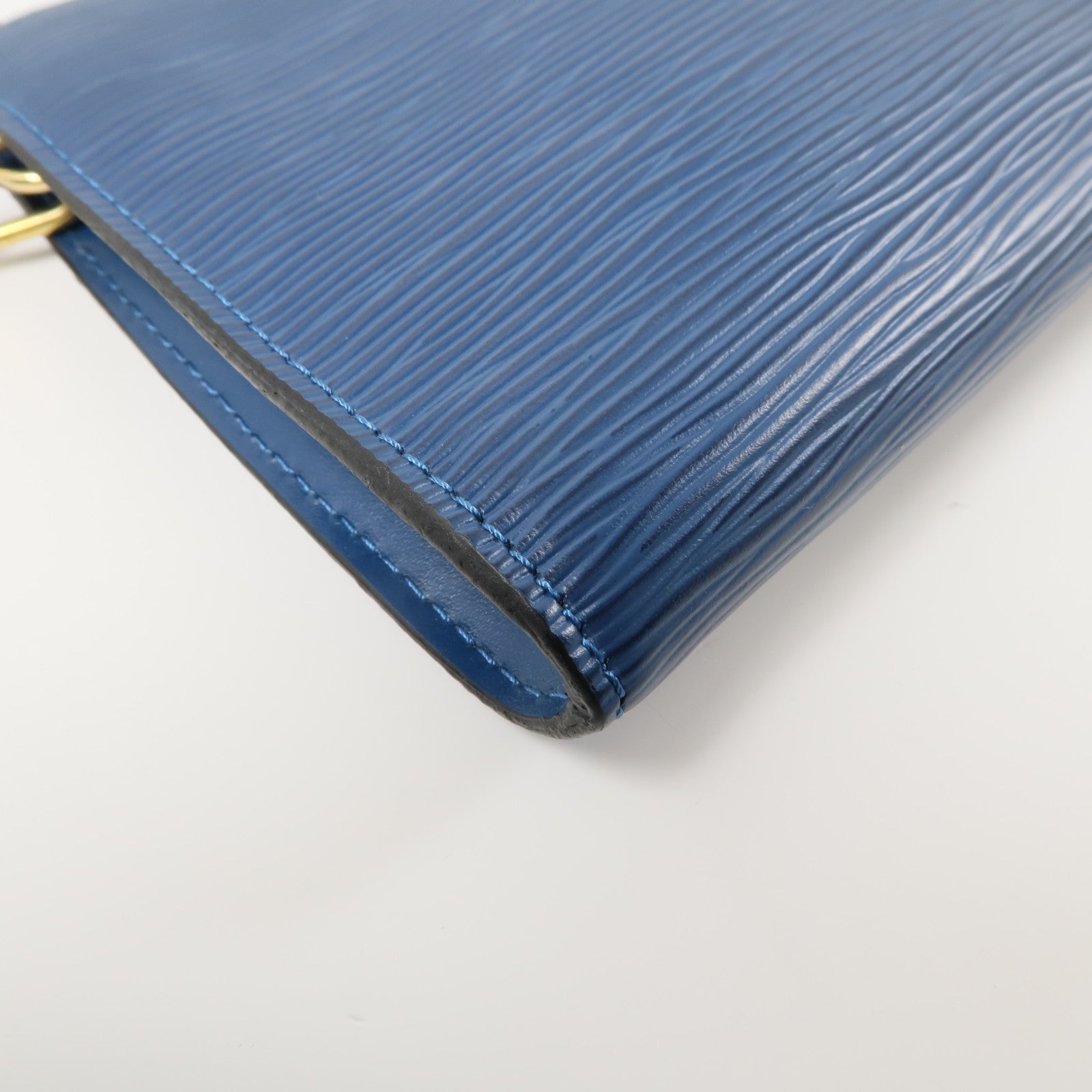 LOUIS VUITTON Epi Pochette Accessoires Pouch金扣手挽袋藍色