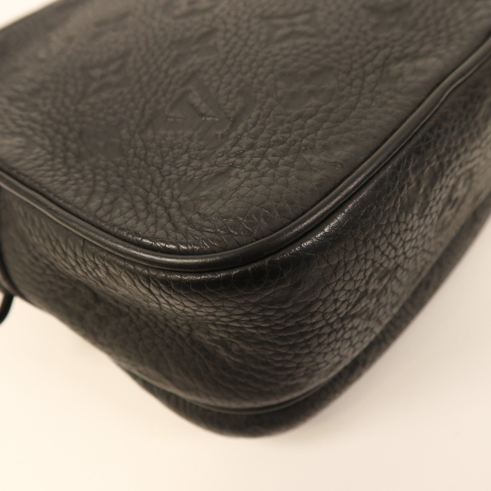 LOUIS VUITTON Monogram Taurillon S Lock肩背袋黑色