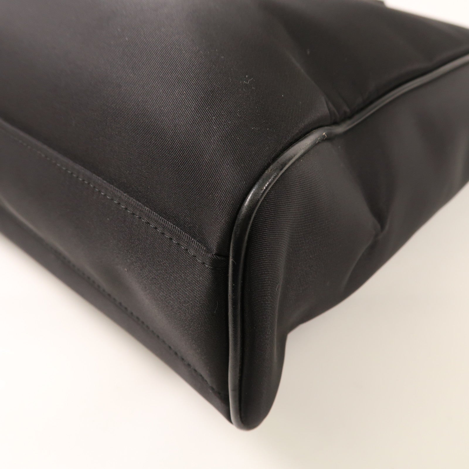 BURBERRY 尼龍Hand Bag銀扣手挽袋