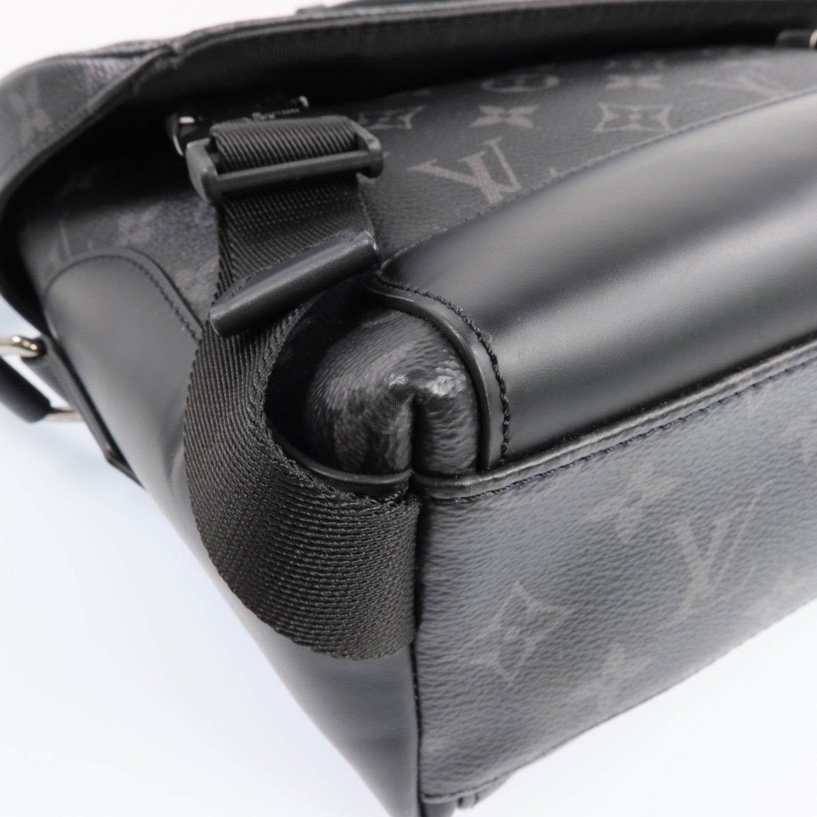 LOUIS VUITTON Monogram Eclipse Messenger PM Voyager銀扣肩背袋
