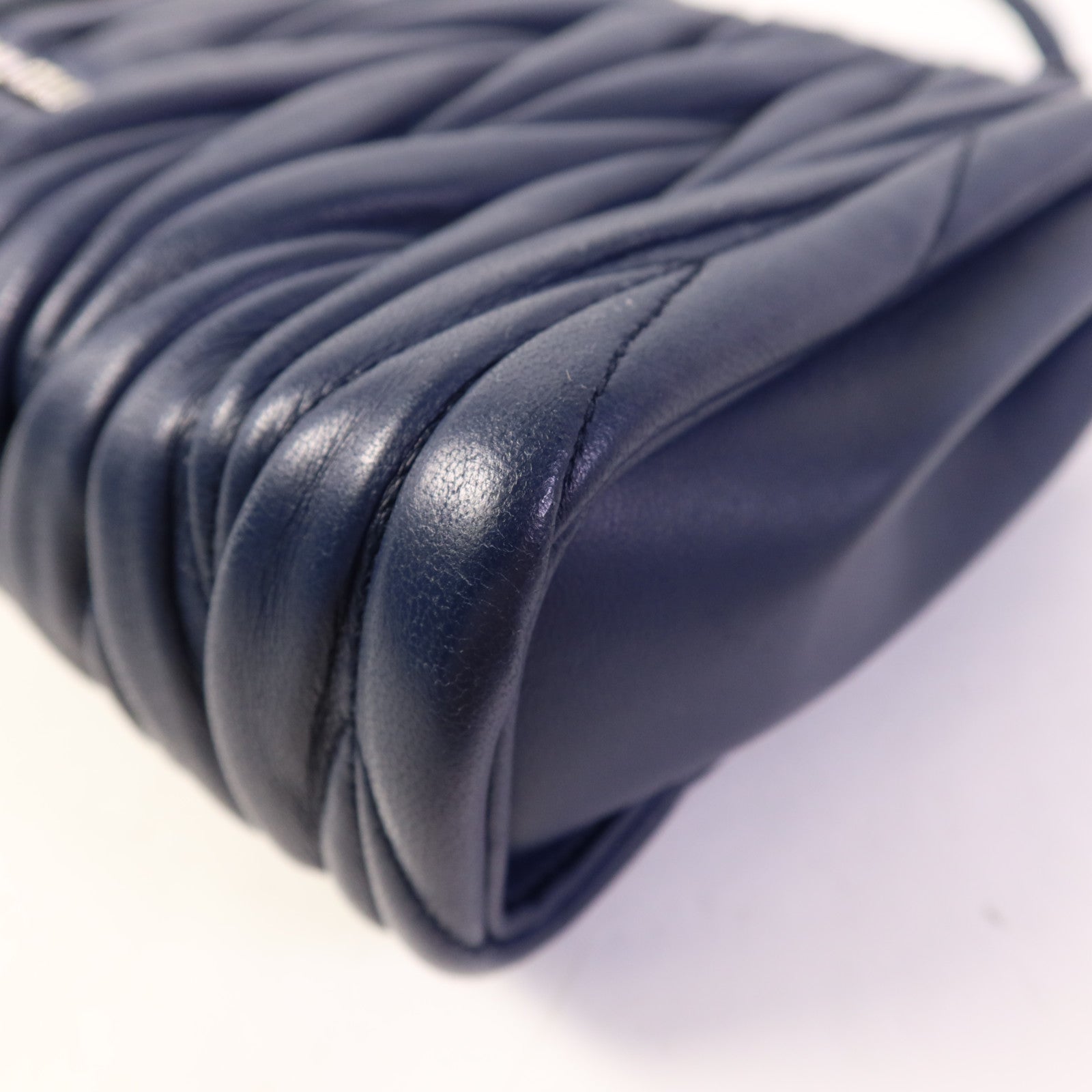 Miu Miu 羊皮皮革Chain Mini Bag銀扣肩背袋