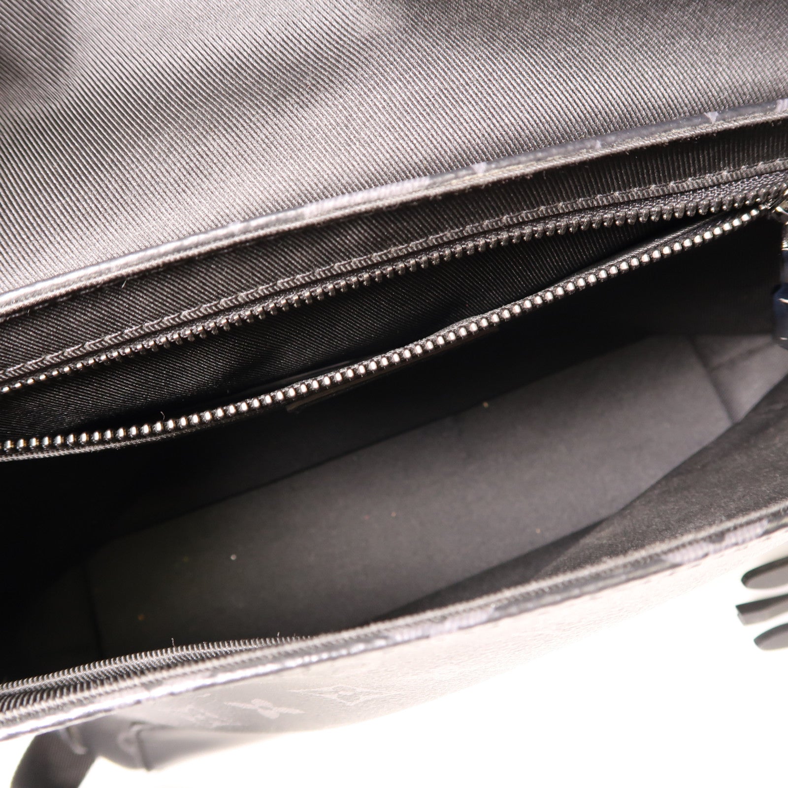 LOUIS VUITTON Monogram Eclipse Messenger PM Voyager銀扣肩背袋黑色