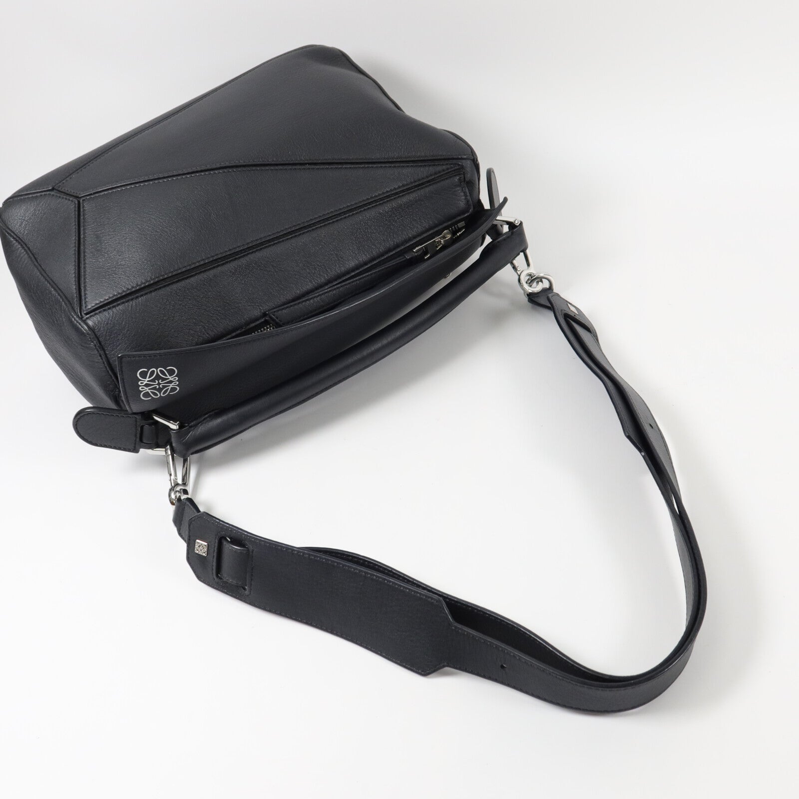 LOEWE 牛皮皮革Puzzle Medium手挽肩背兩用袋