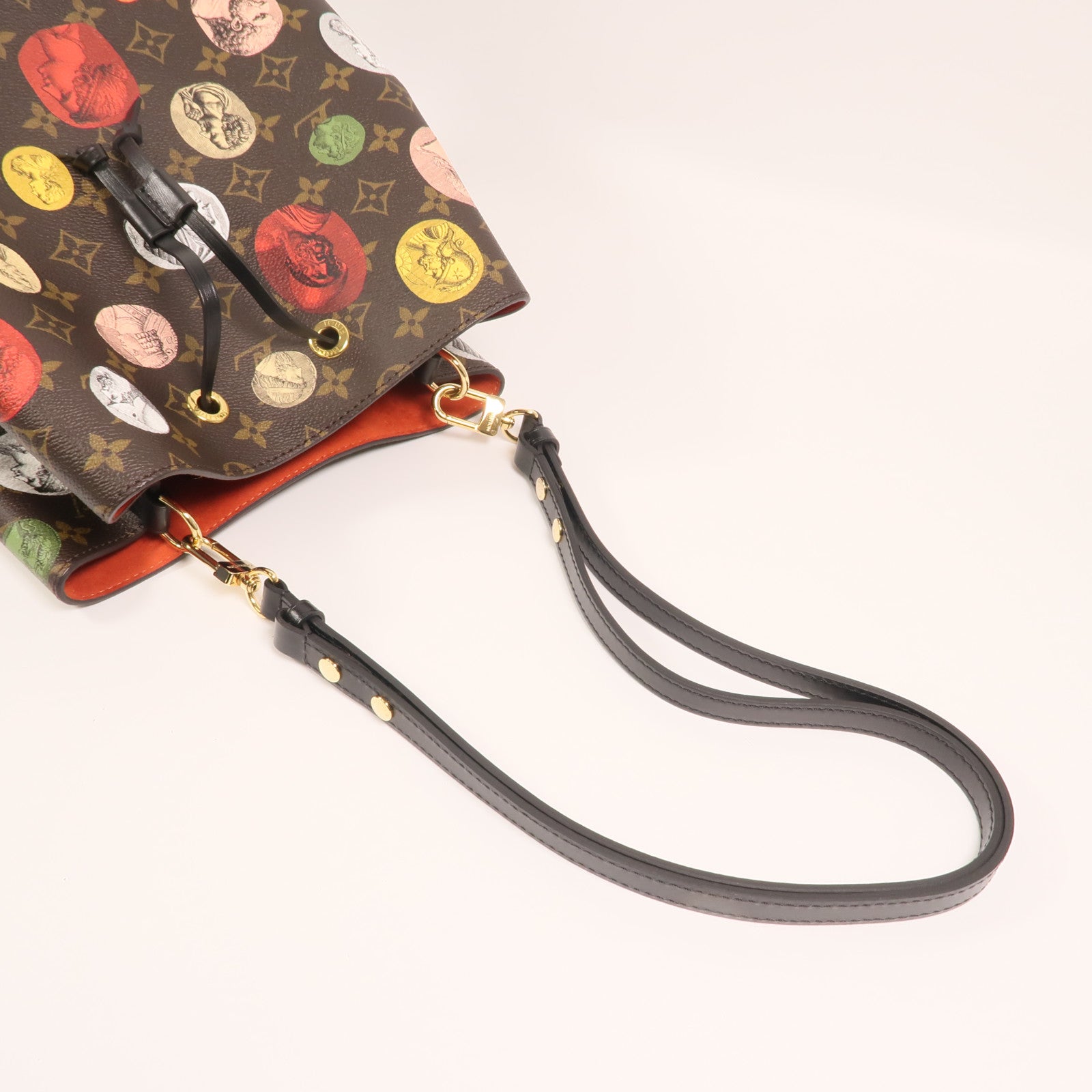 LOUIS VUITTON Monogram Cameo Fornasetti NeoNoe MM金扣肩背袋