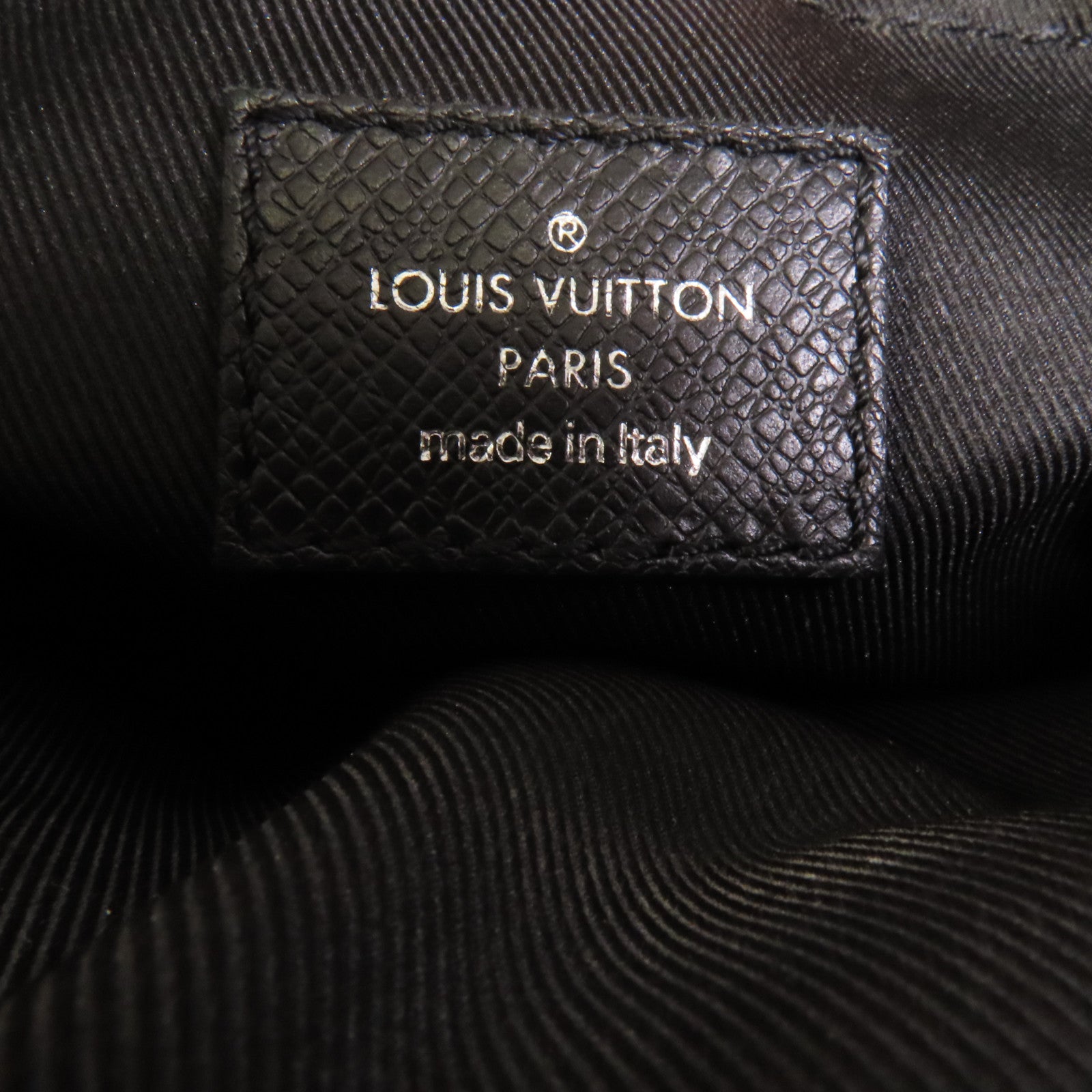 LOUIS VUITTON 【激減優惠】Monogram Eclipse/Taiga Outdoor Messenger銀扣肩背袋