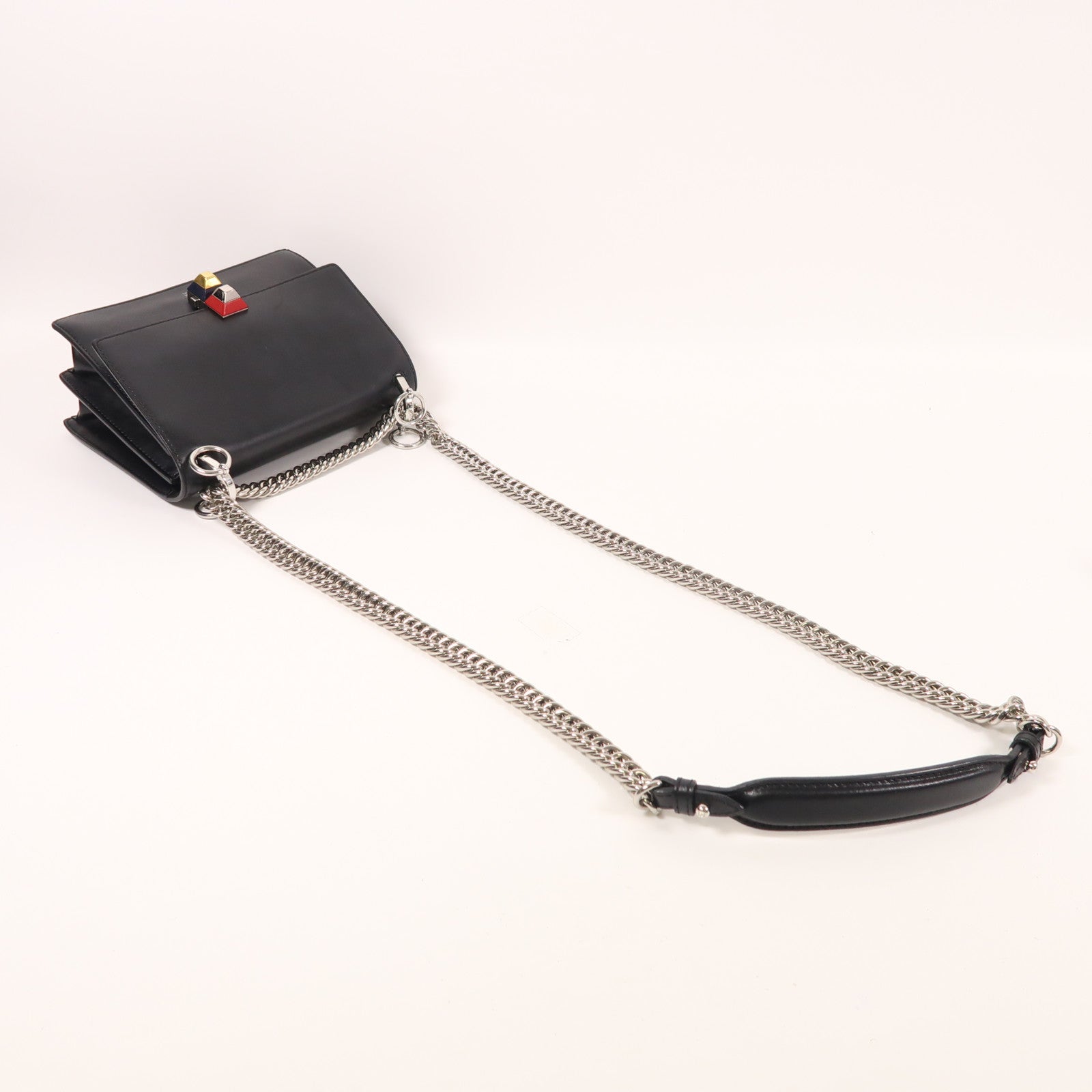 FENDI 牛皮皮革Chain Shoulder銀扣鏈帶肩背袋