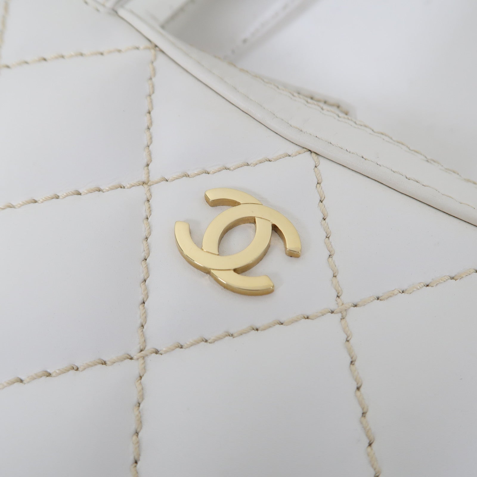 CHANEL 【激減優惠】菱格牛皮皮革Handbag金扣手挽袋白色
