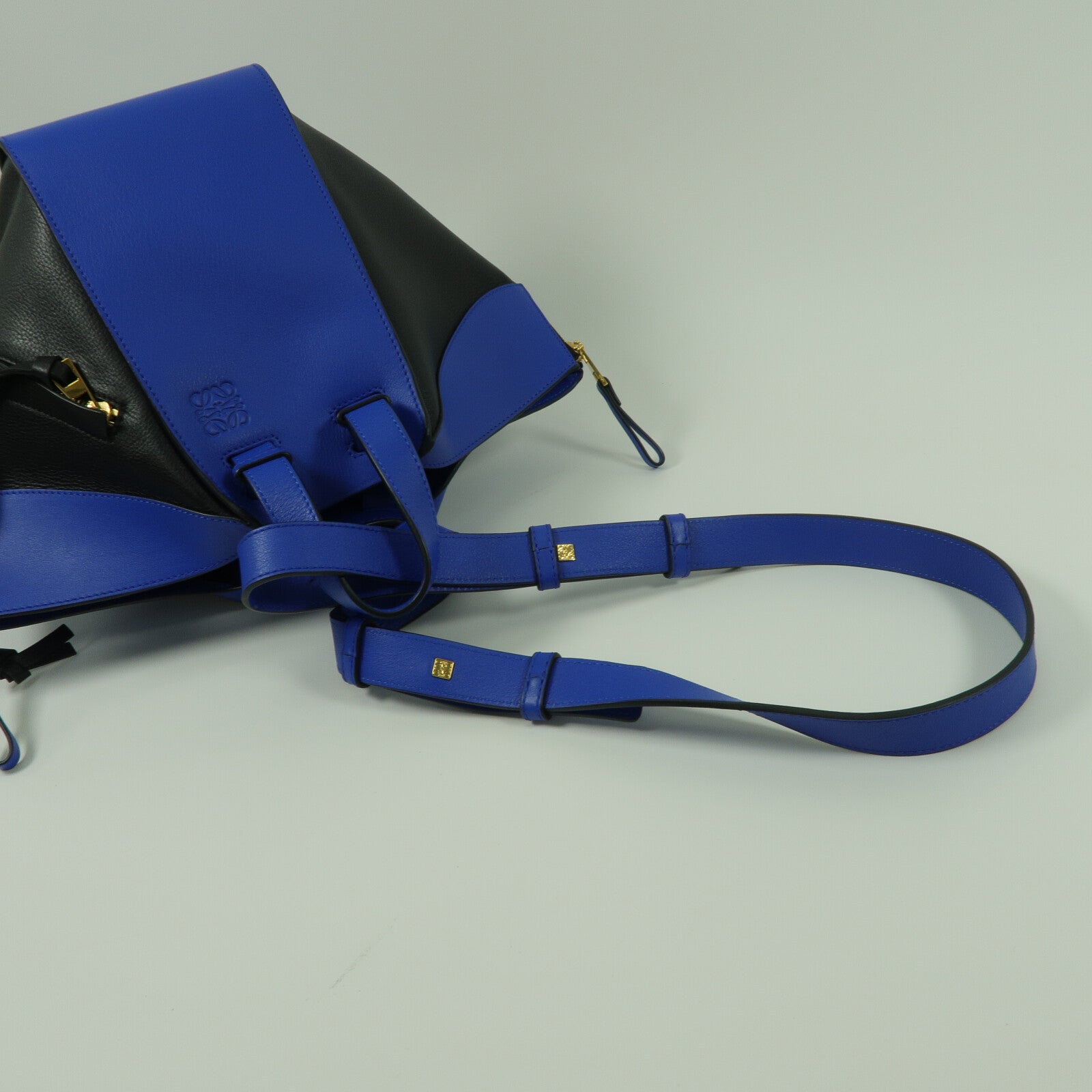 LOEWE 牛皮皮革Hammock Small手挽肩背兩用袋