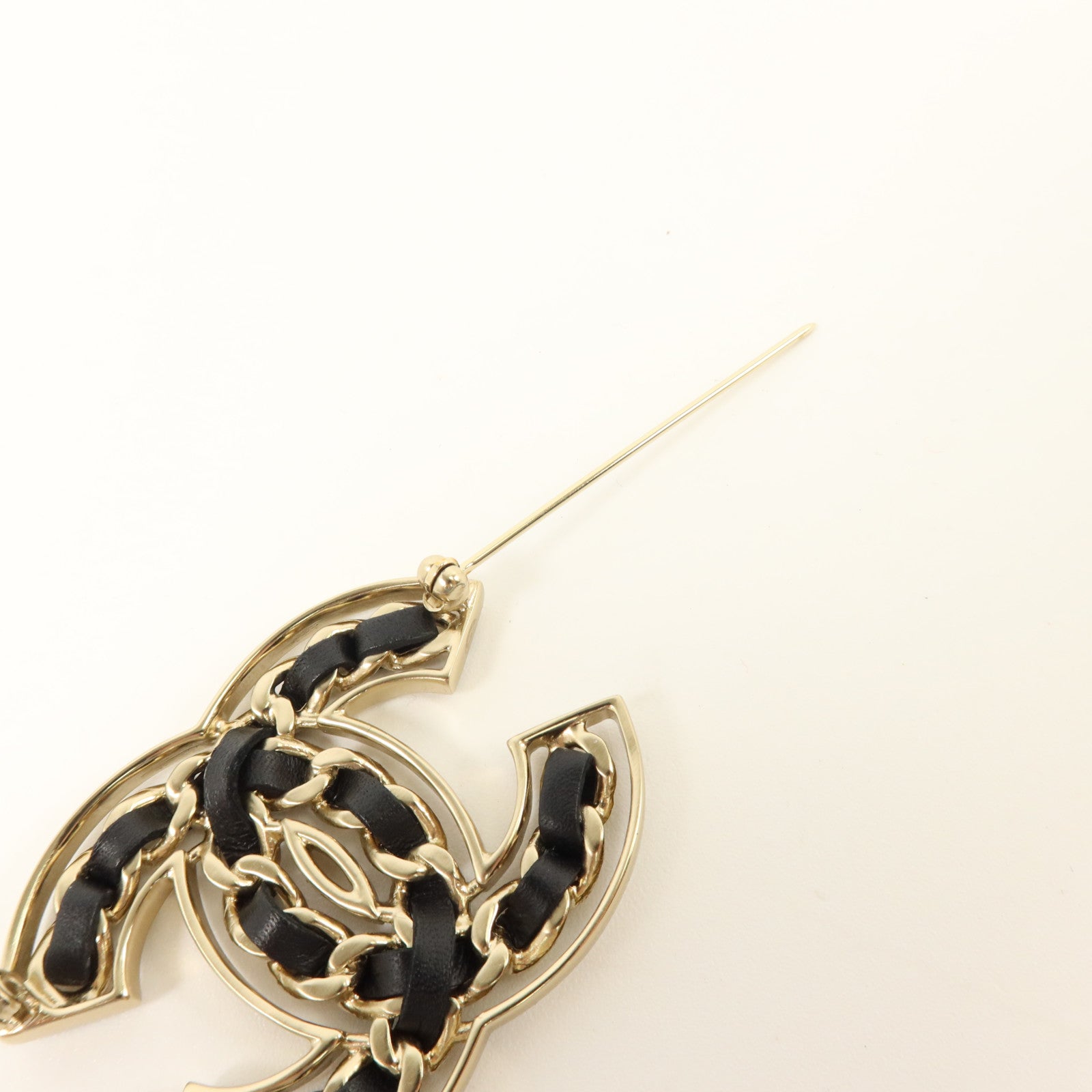 CHANEL 金屬/羊皮皮革Brooch金扣胸針