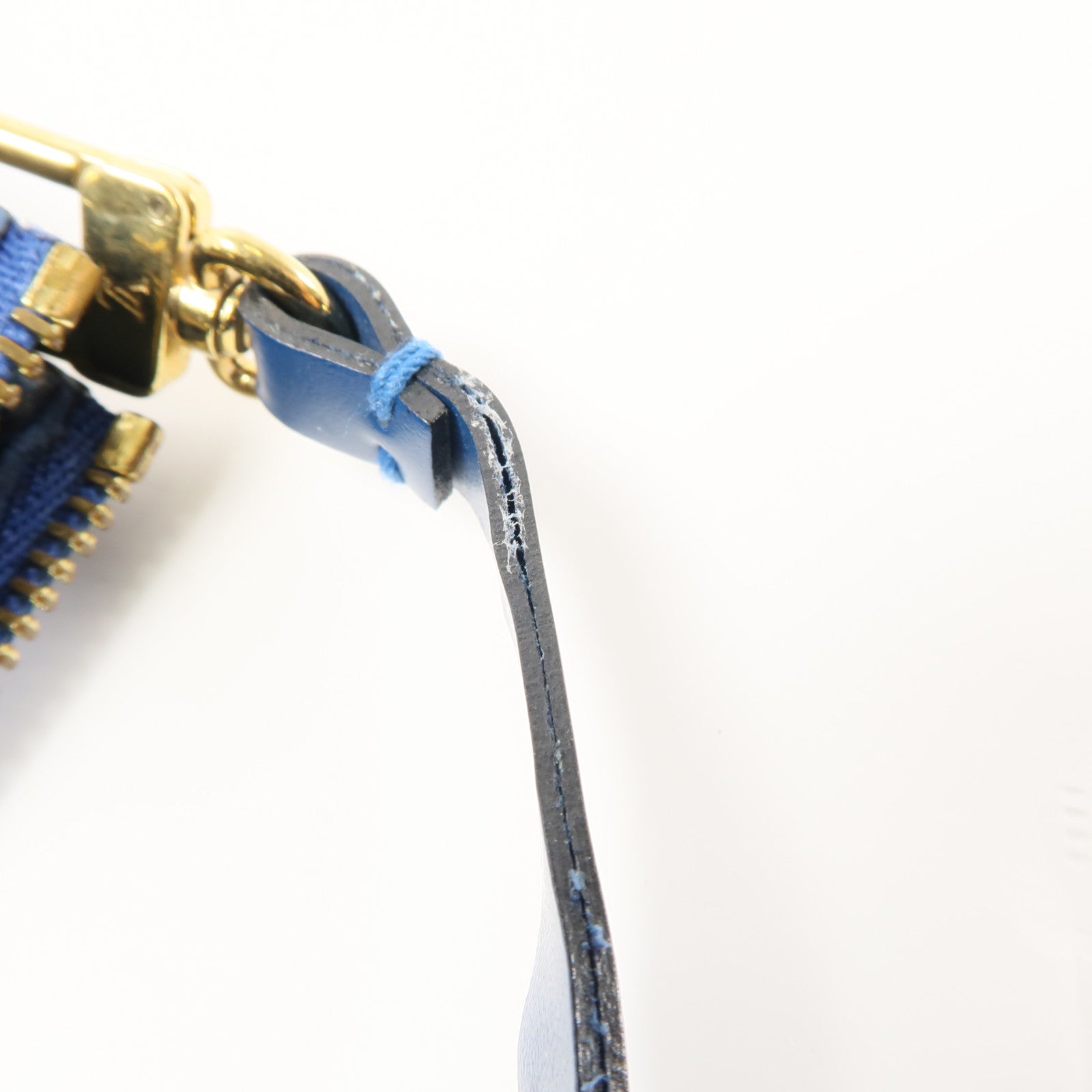 LOUIS VUITTON Epi Pochette Accessoires Pouch金扣手挽袋藍色