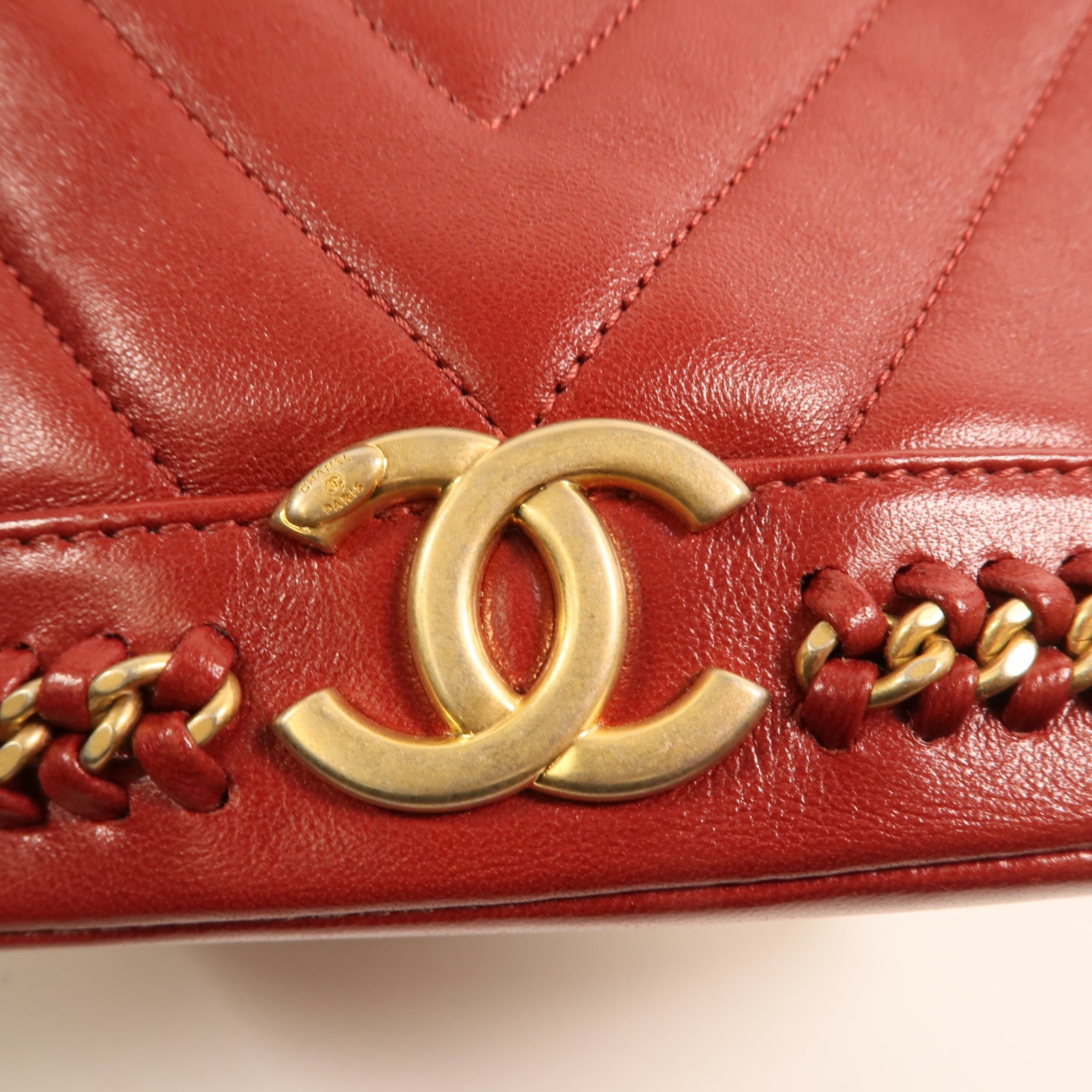 CHANEL 牛皮皮革Cherron Bucket Bag金扣鏈帶肩背袋