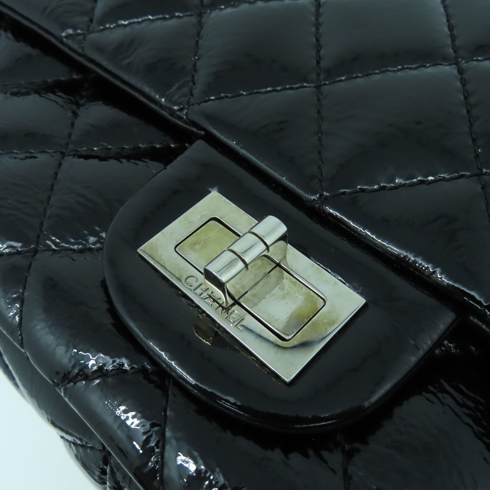 CHANEL 【激減優惠】菱格漆皮皮革2.55銀扣肩背袋黑色