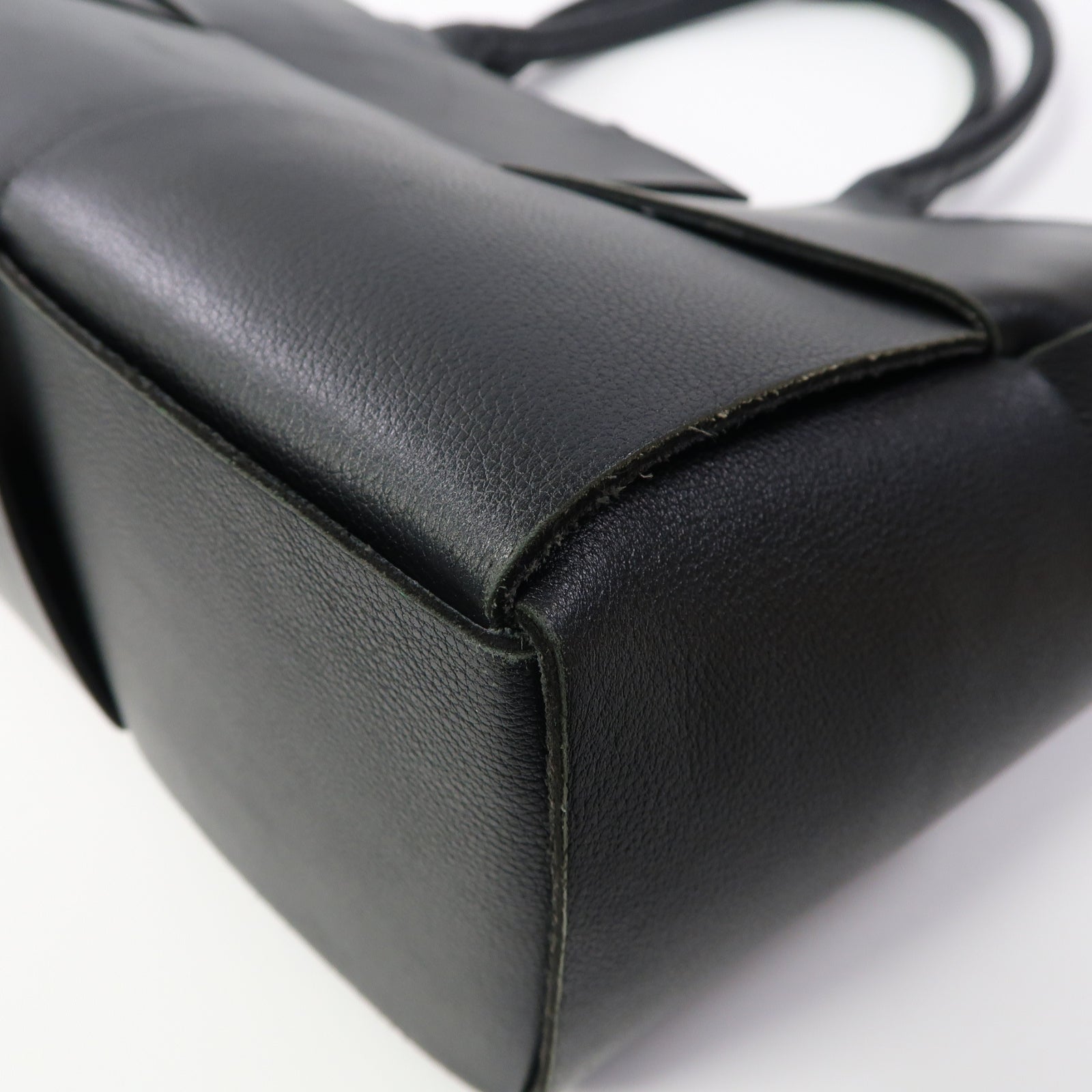 BOTTEGA VENETA 牛皮皮革Arco Tote Bag金扣手挽袋黑色