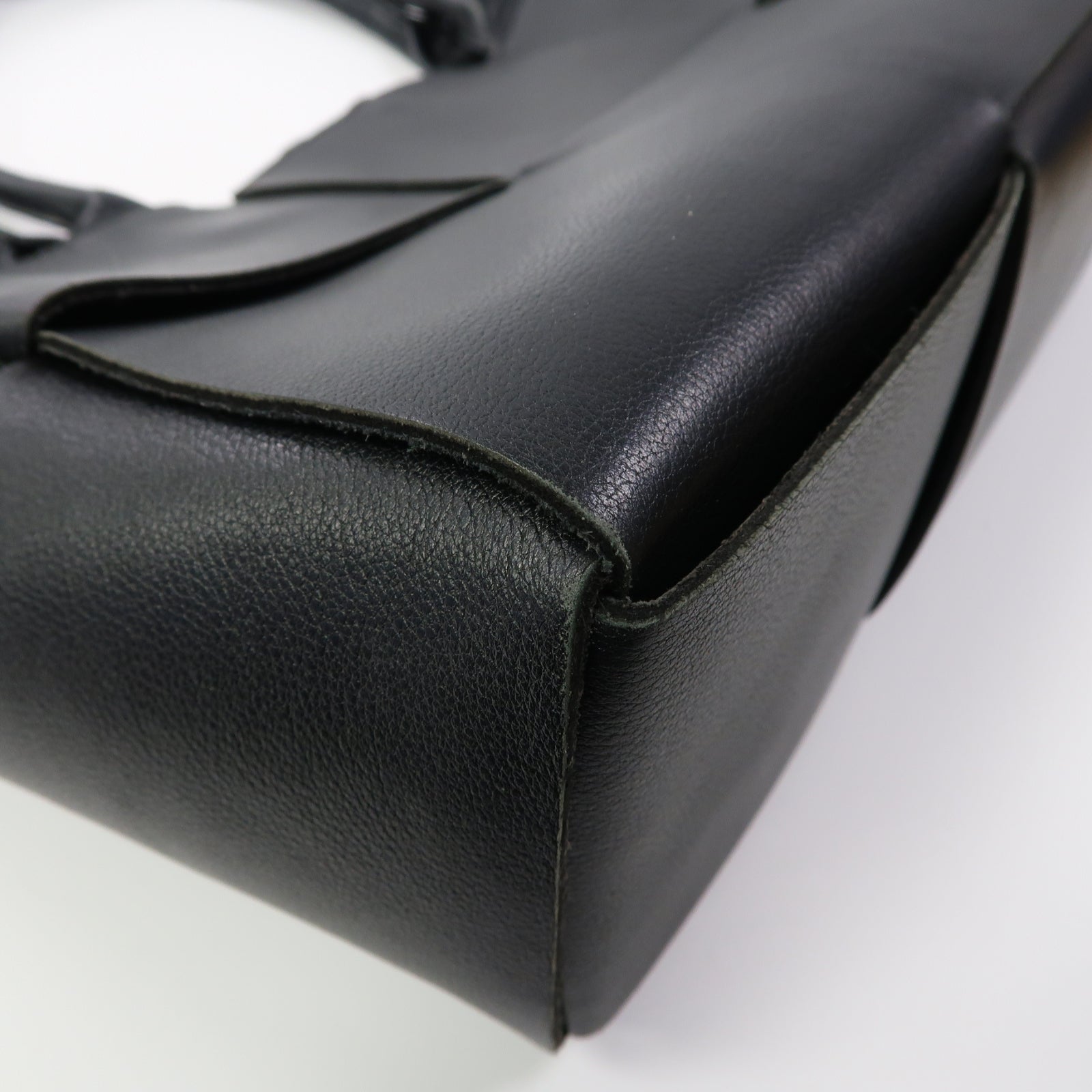 BOTTEGA VENETA 牛皮皮革Arco Tote Bag金扣手挽袋黑色
