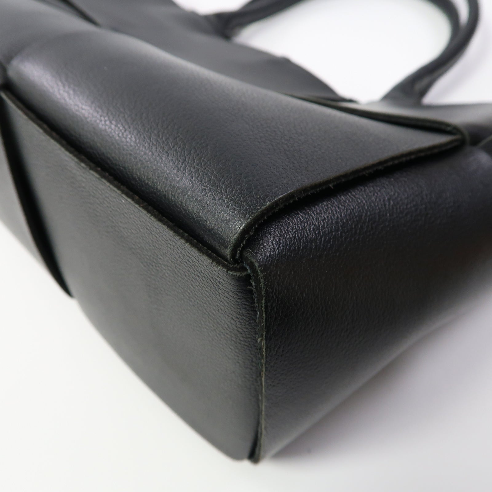 BOTTEGA VENETA 牛皮皮革Arco Tote Bag金扣手挽袋黑色