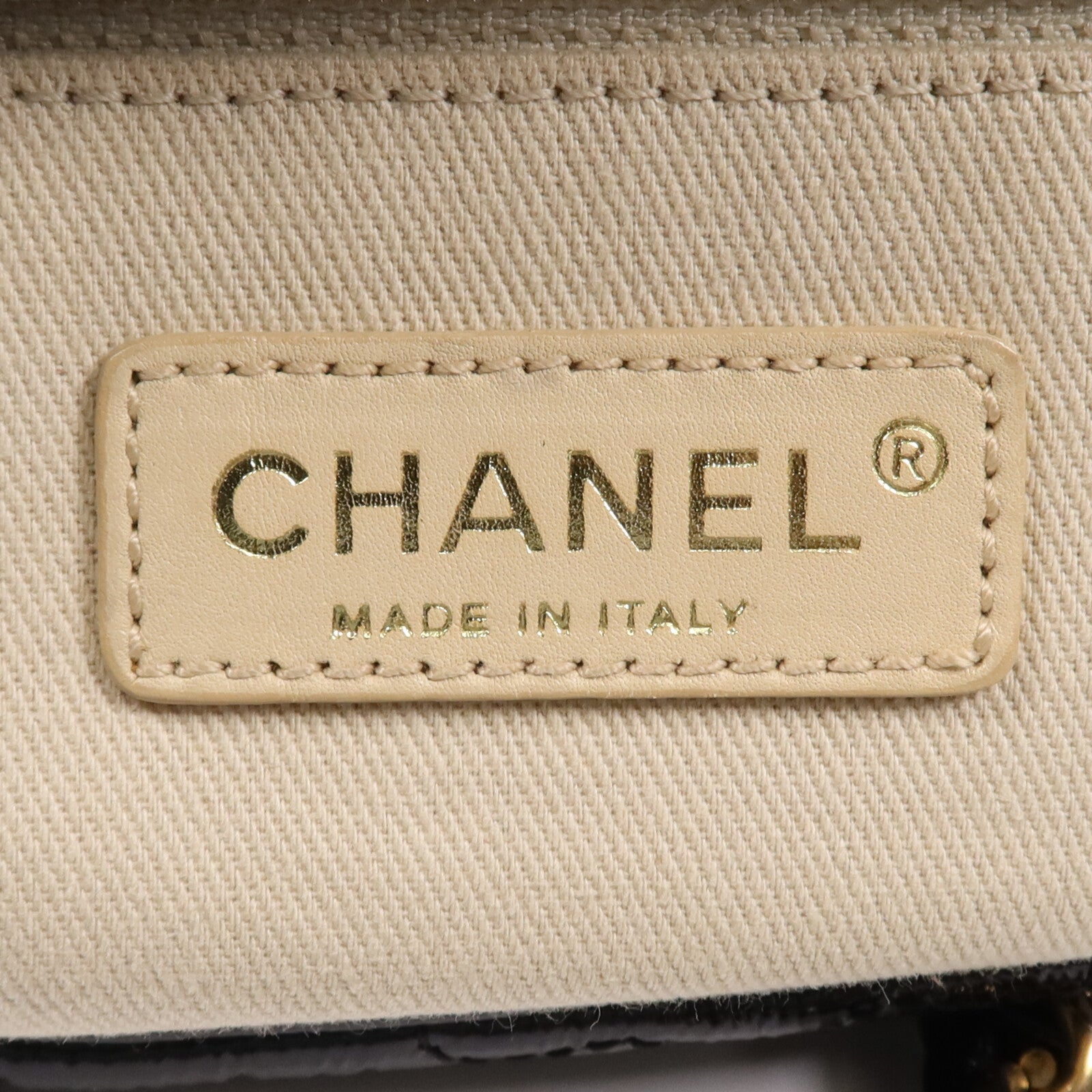 CHANEL 漆皮皮革Chain Tote金扣鏈帶手挽袋