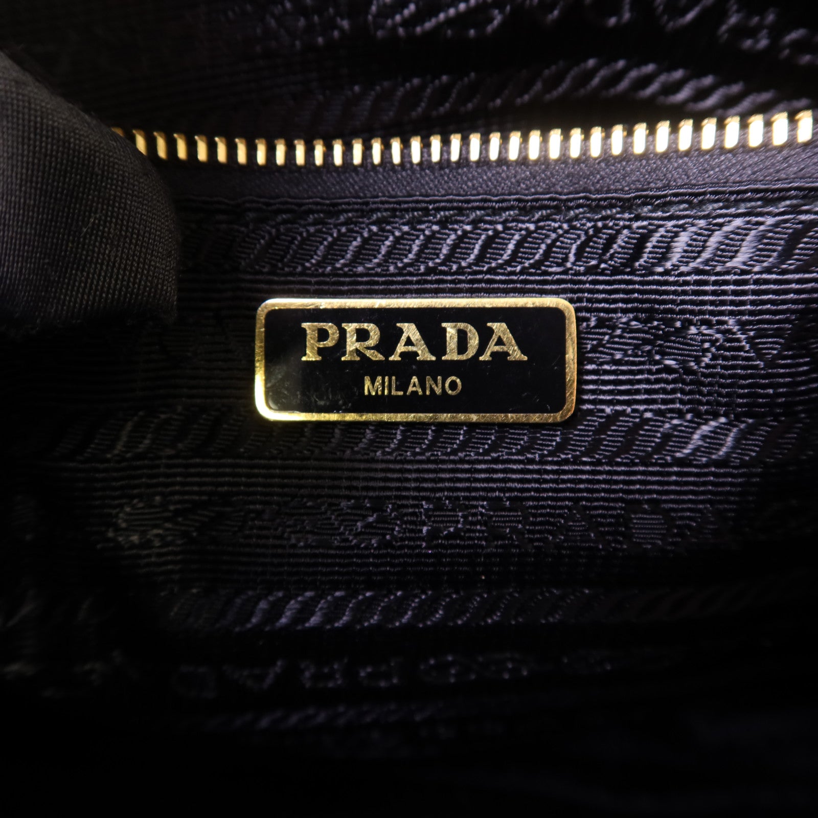PRADA 尼龍Chain Shoulder Bag金扣鏈帶肩背袋