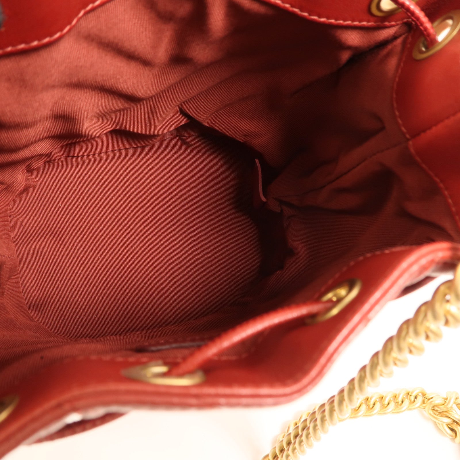 CHANEL 牛皮皮革Cherron Bucket Bag金扣鏈帶肩背袋