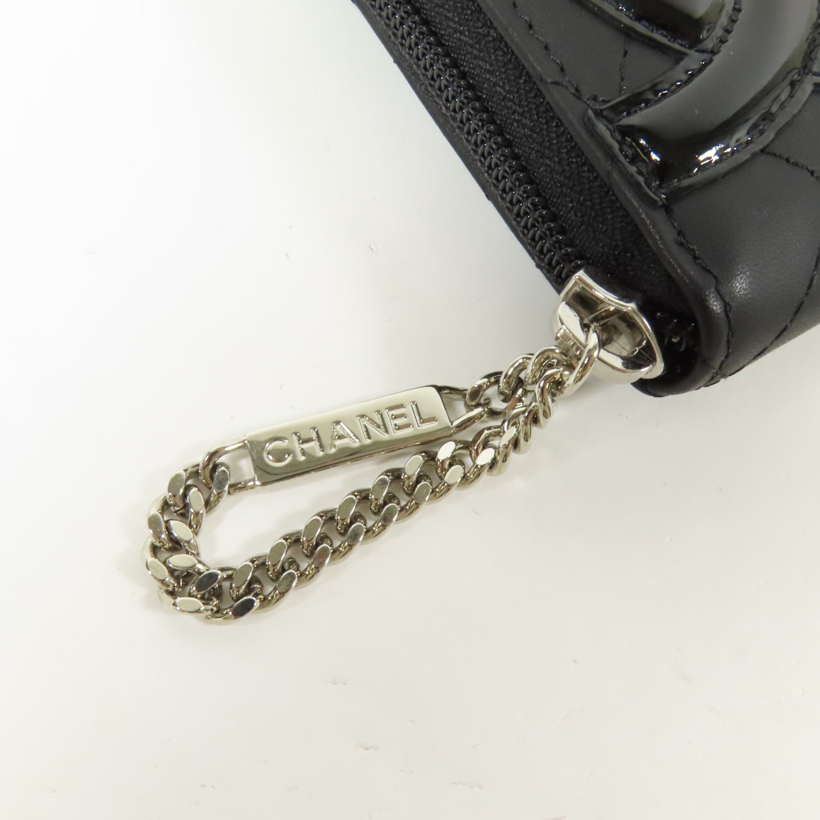 CHANEL 牛皮皮革Cambon銀扣長錢包