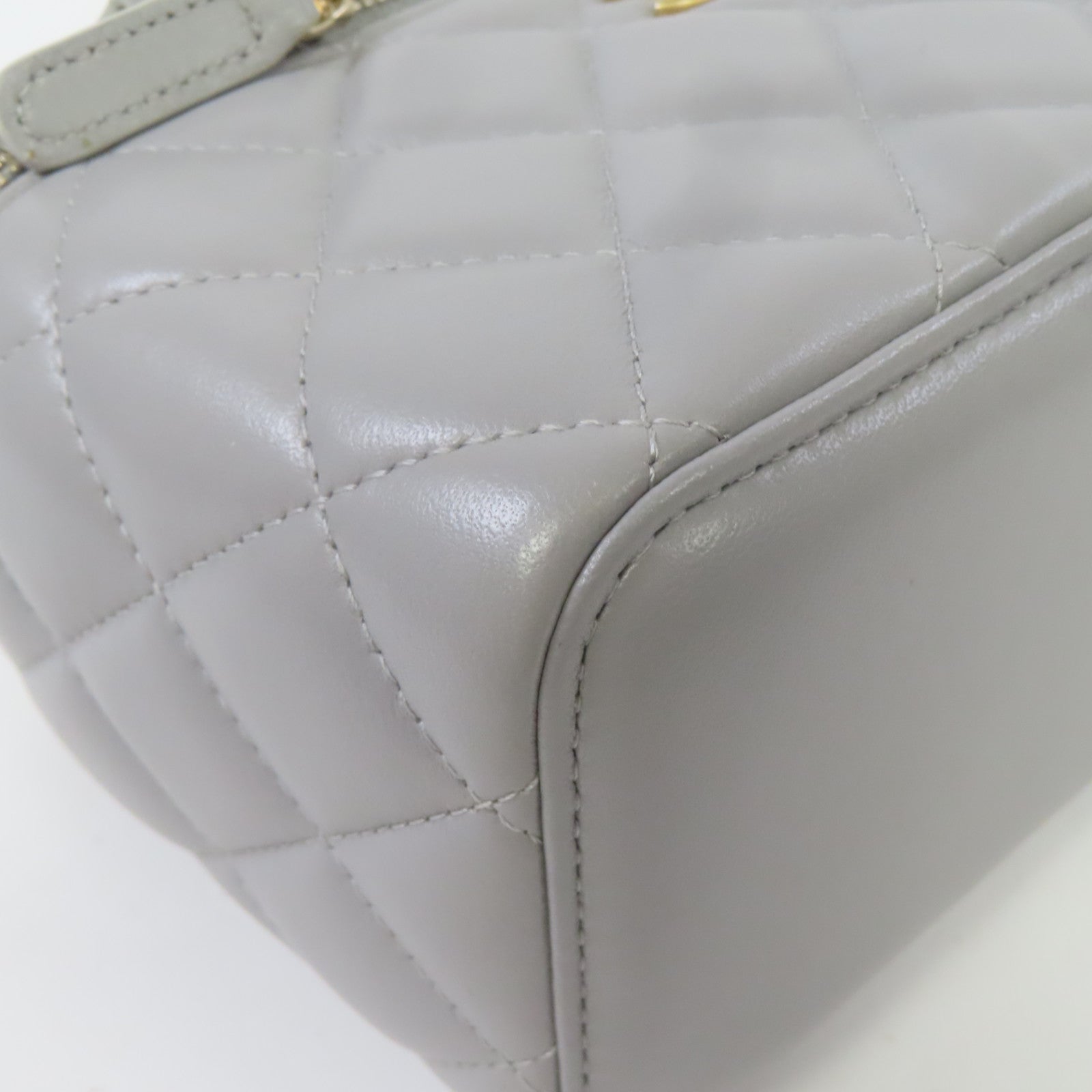 CHANEL 菱格羊皮皮革Vanity Case金扣鏈帶肩背袋灰色