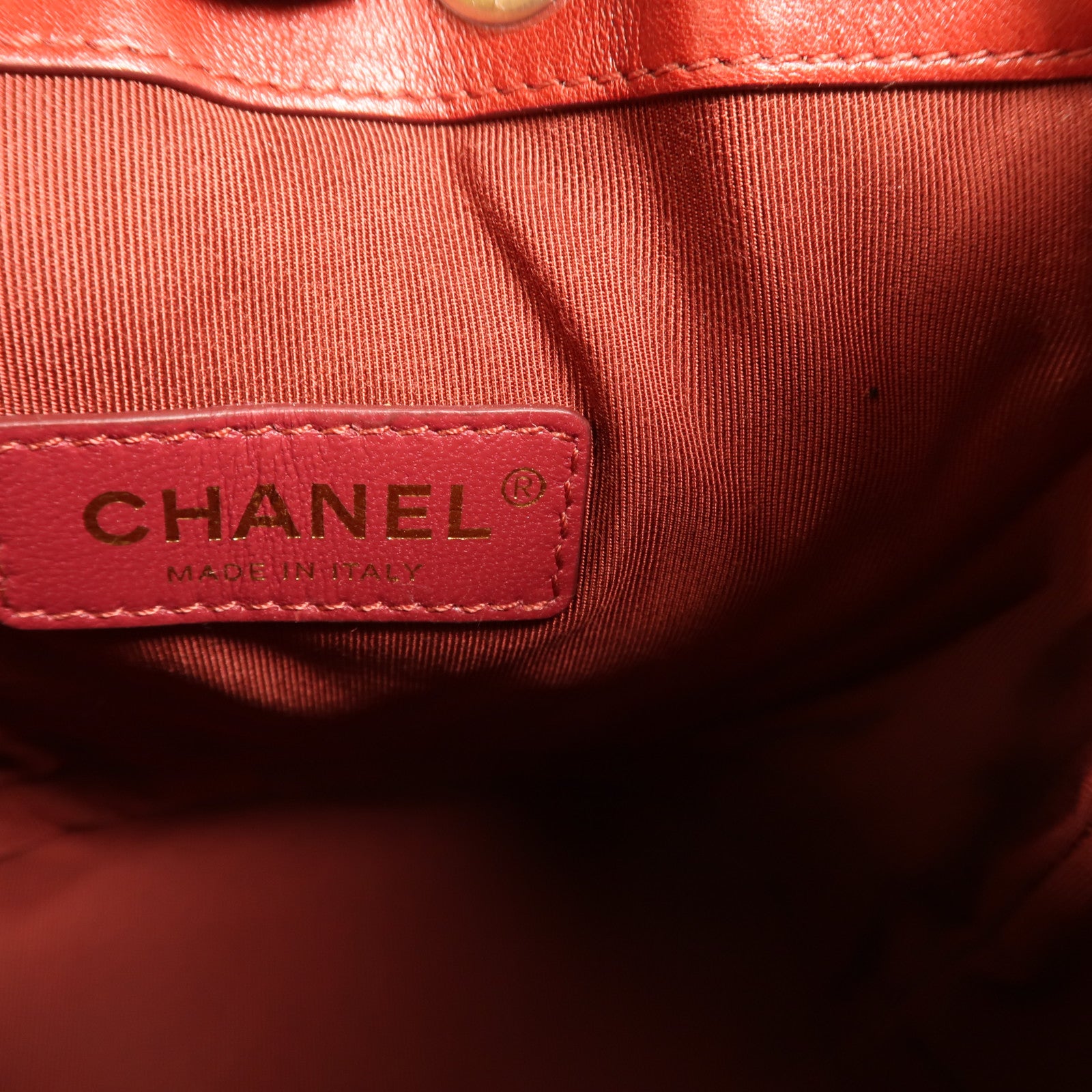 CHANEL 牛皮皮革Cherron Bucket Bag金扣鏈帶肩背袋