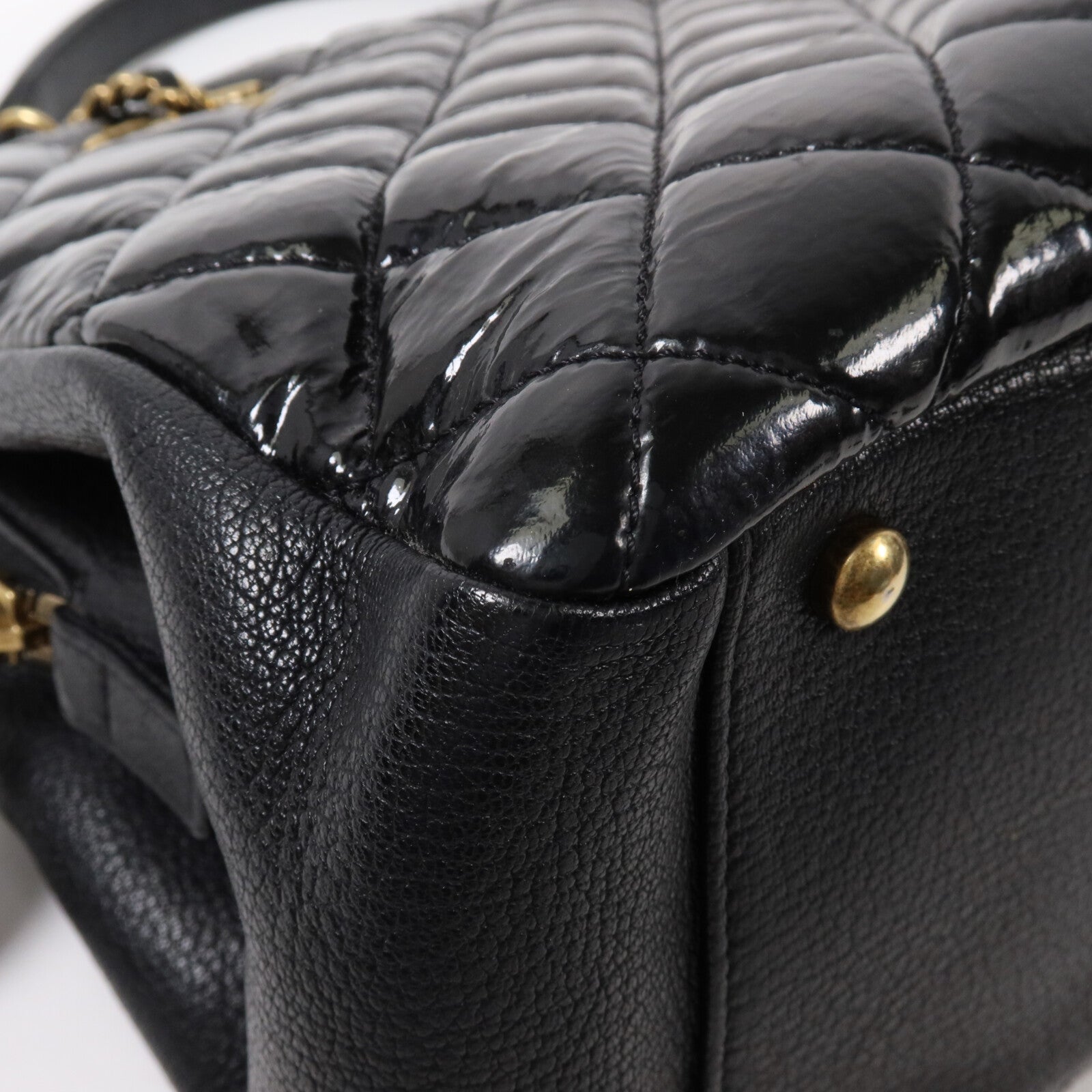 CHANEL 漆皮皮革/牛皮皮革CC Eyelet Tote鏈帶肩背袋