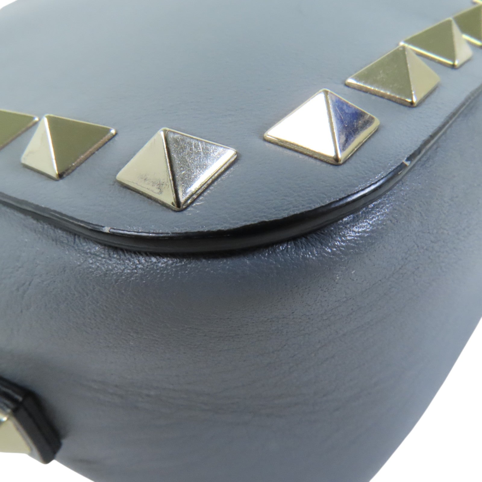 Valentino 牛皮皮革RockStuds金扣肩背袋