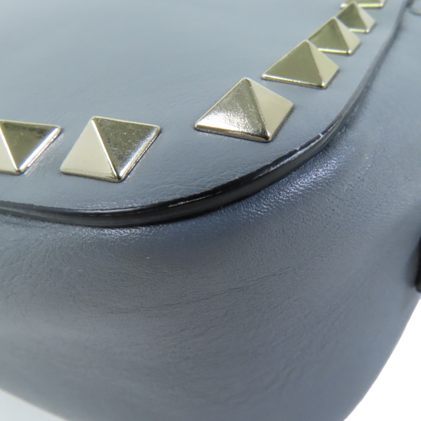 Valentino 牛皮皮革RockStuds金扣肩背袋